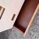 Commode années 70 chêne, laiton et placage blanc cassé