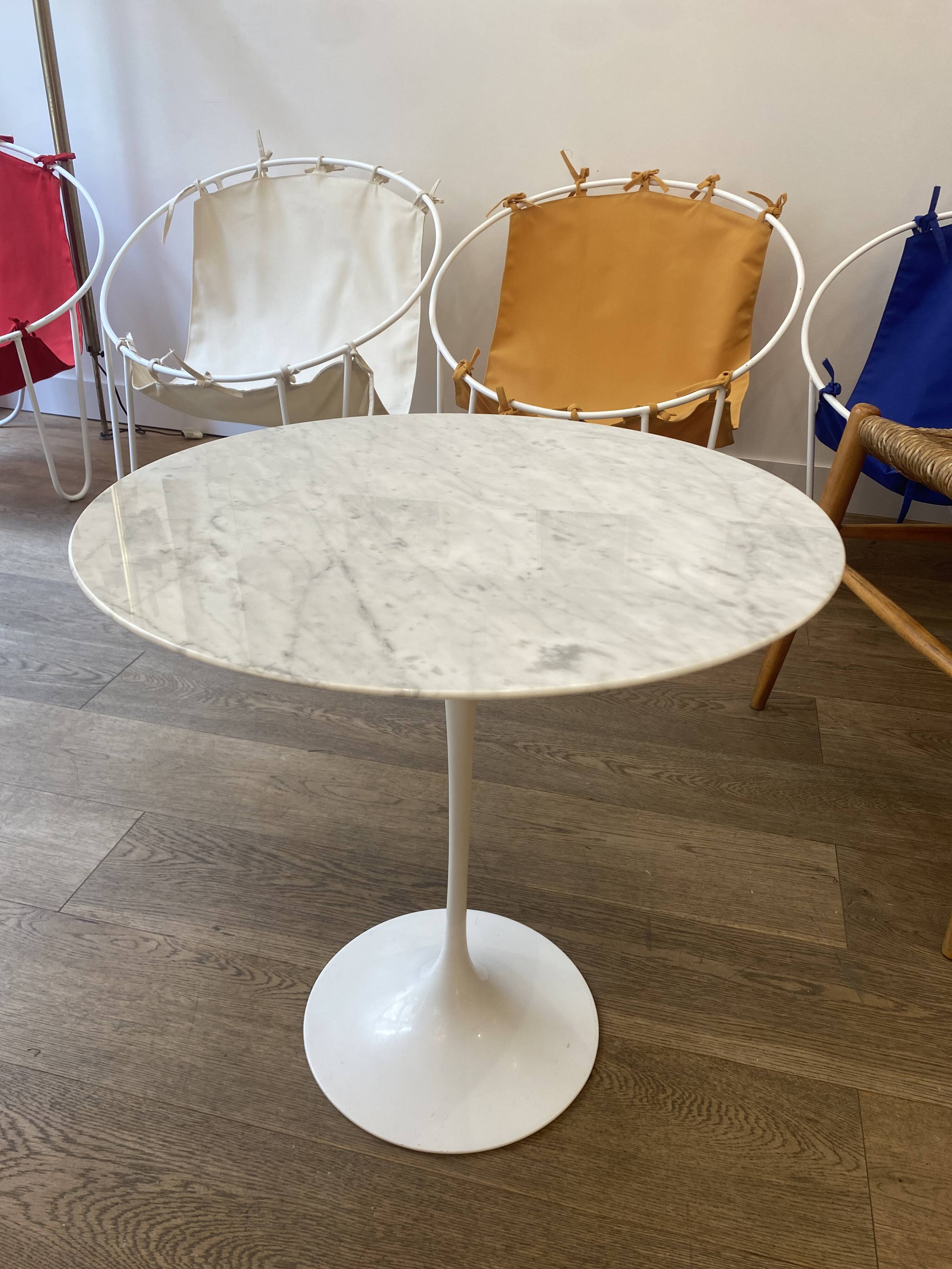 Guéridon « tulipe » - marbre statuarietto - eero saarinen, pour knoll
