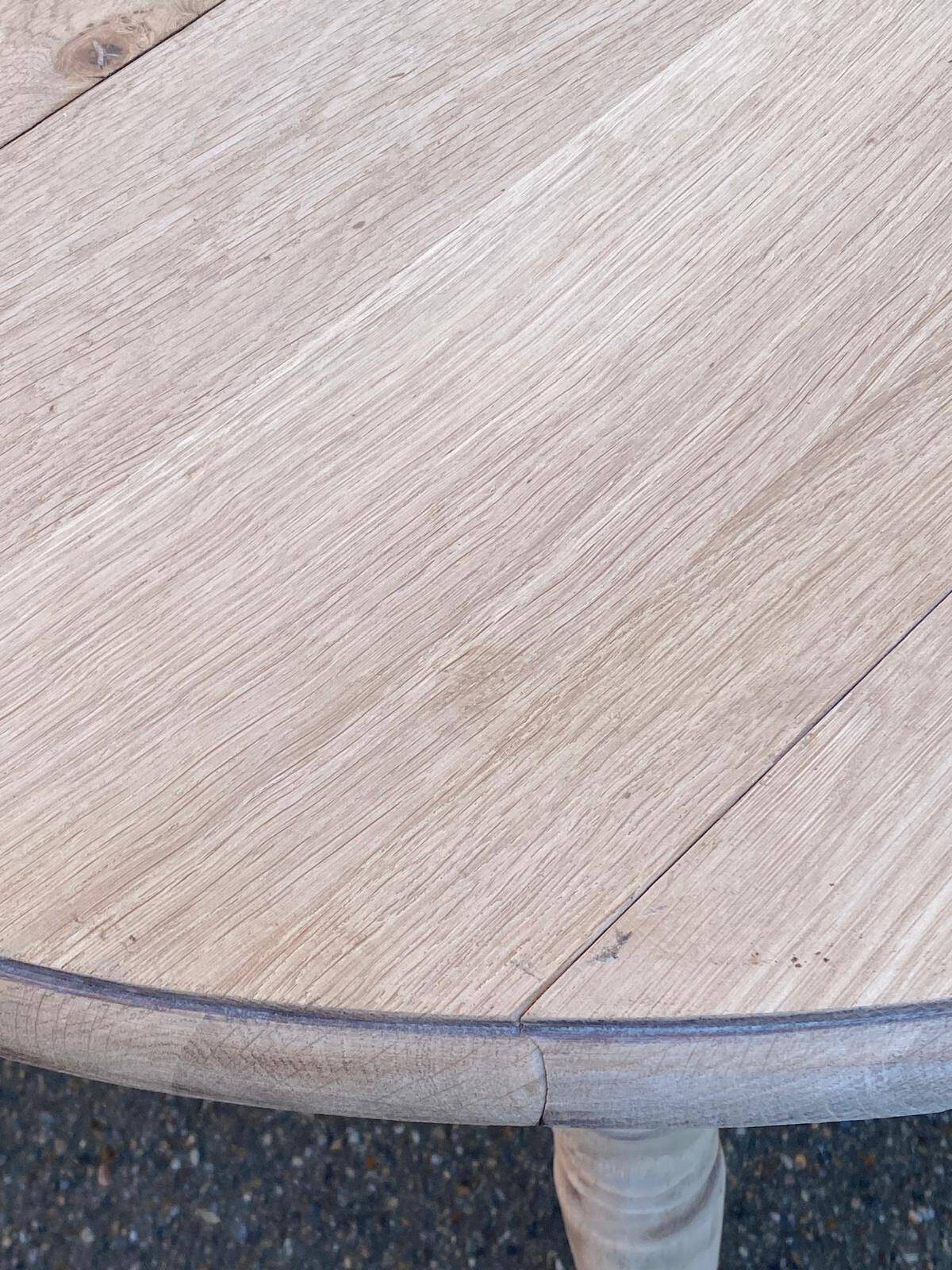 Louis Philippe round extendable dining table with renovated leaves and 4 extensions.