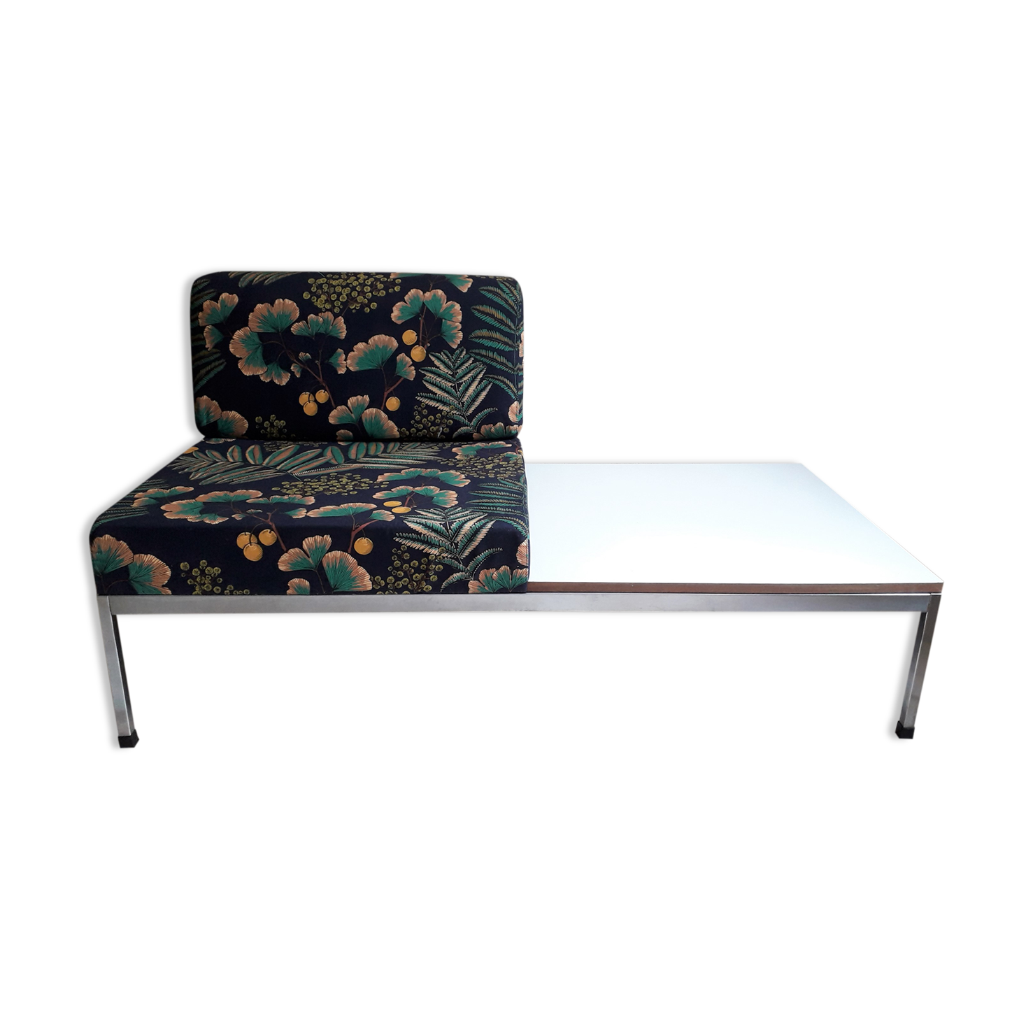 Heating assembly and coffee table