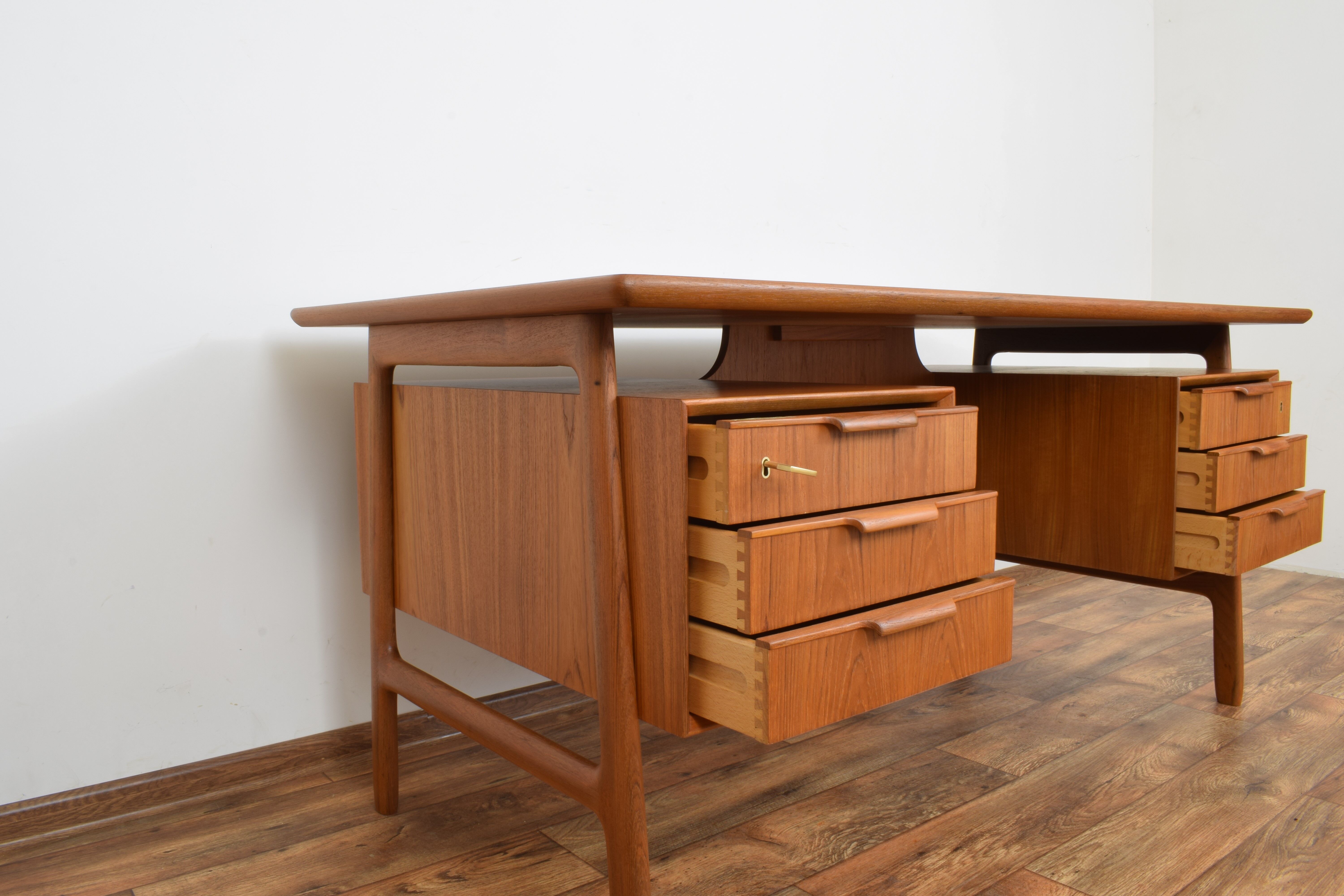 Mid-century danish teak desk model 75 form Omann Jun, 1950s