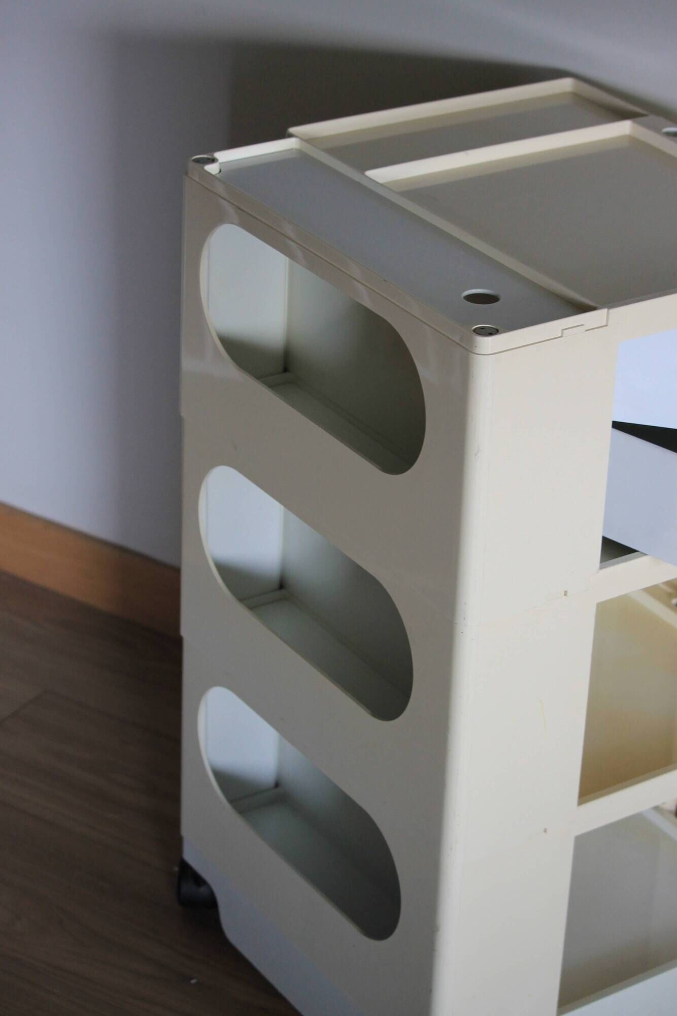 Vintage Boby Joe Colombo dessert trolley, space age 1970 Italian design.