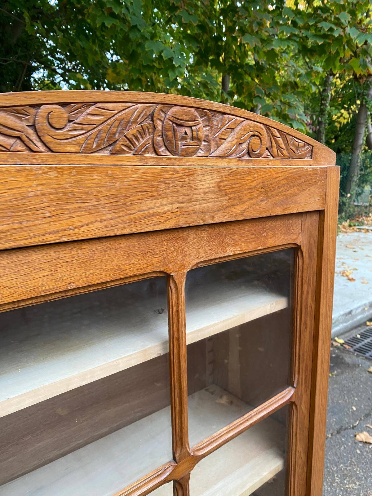 1960s Parisian Art Deco display case in solid oak