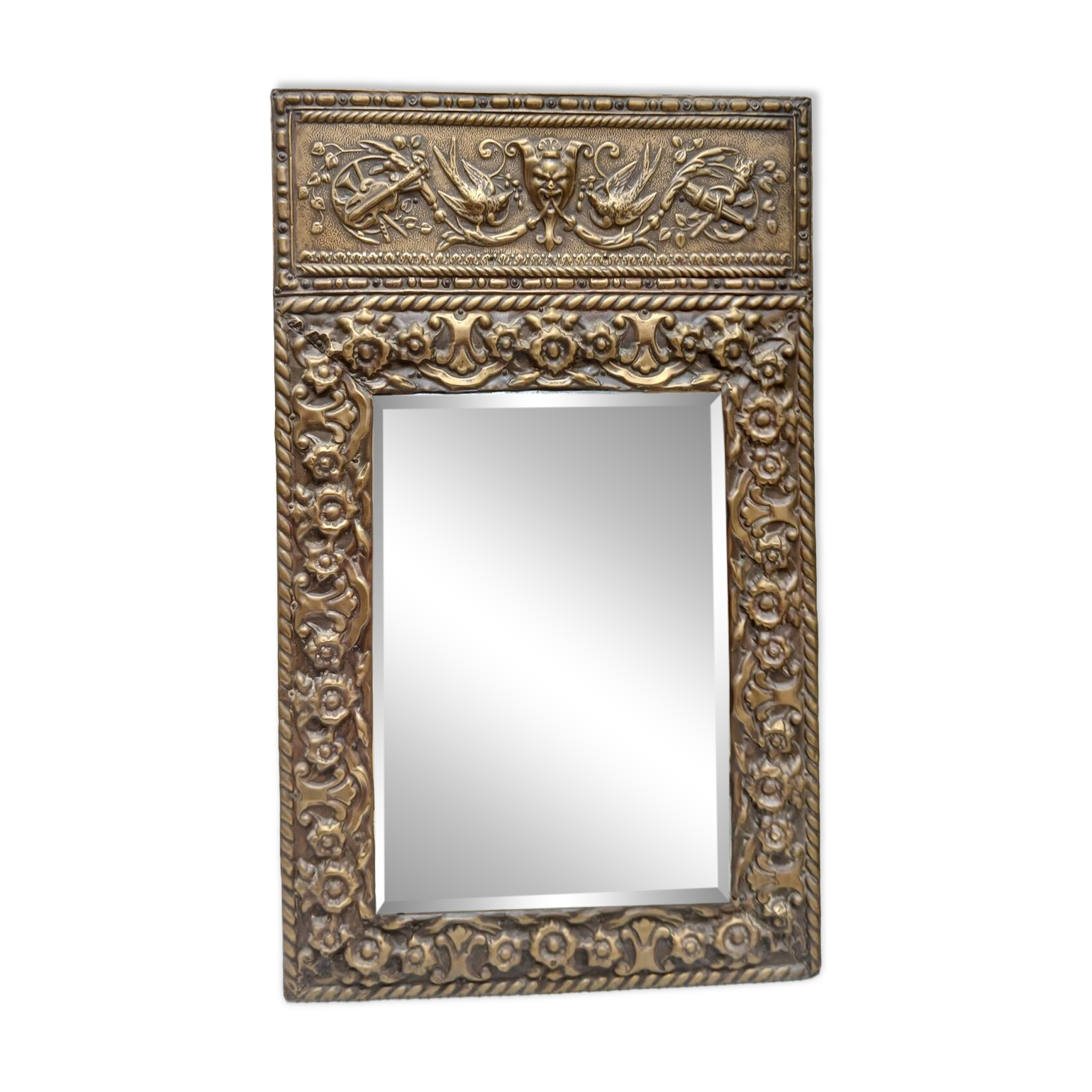 Bevelled mirror from the 1930s in repoussé brass.
