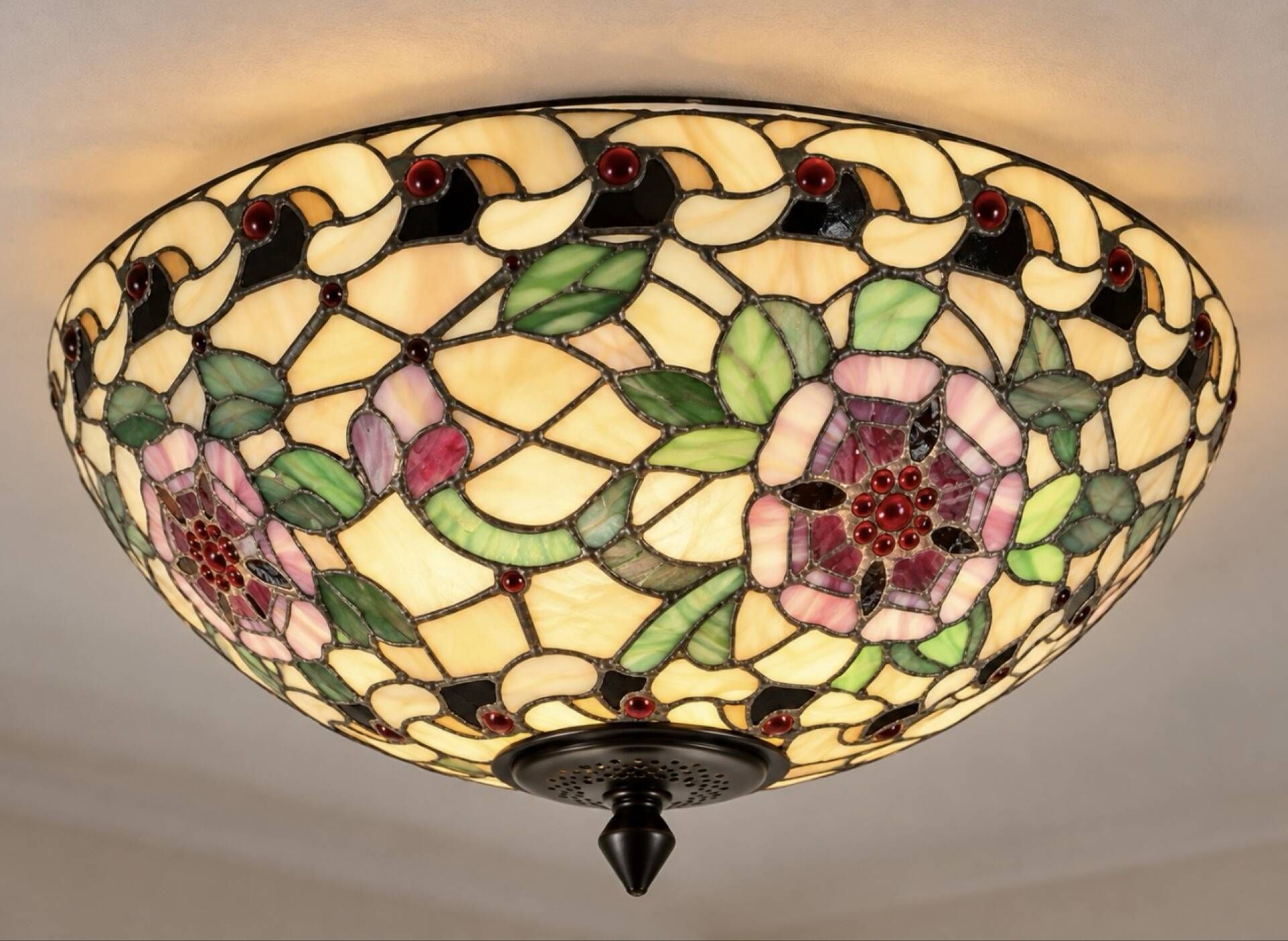 Large Tiffany-style stained glass lampshade with floral design – Ø 50 cm