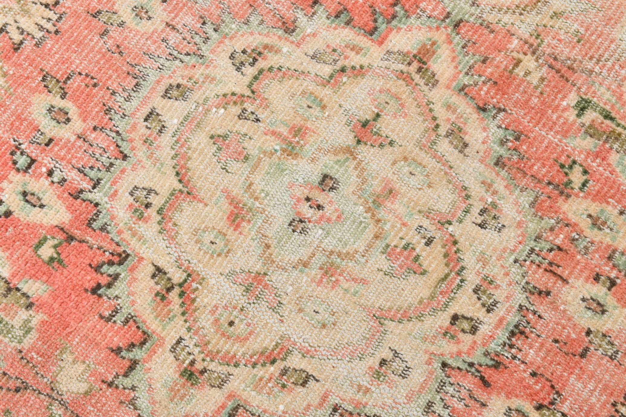 5x8 Coral Pink Classic Vintage Rug, 147x243 Cm