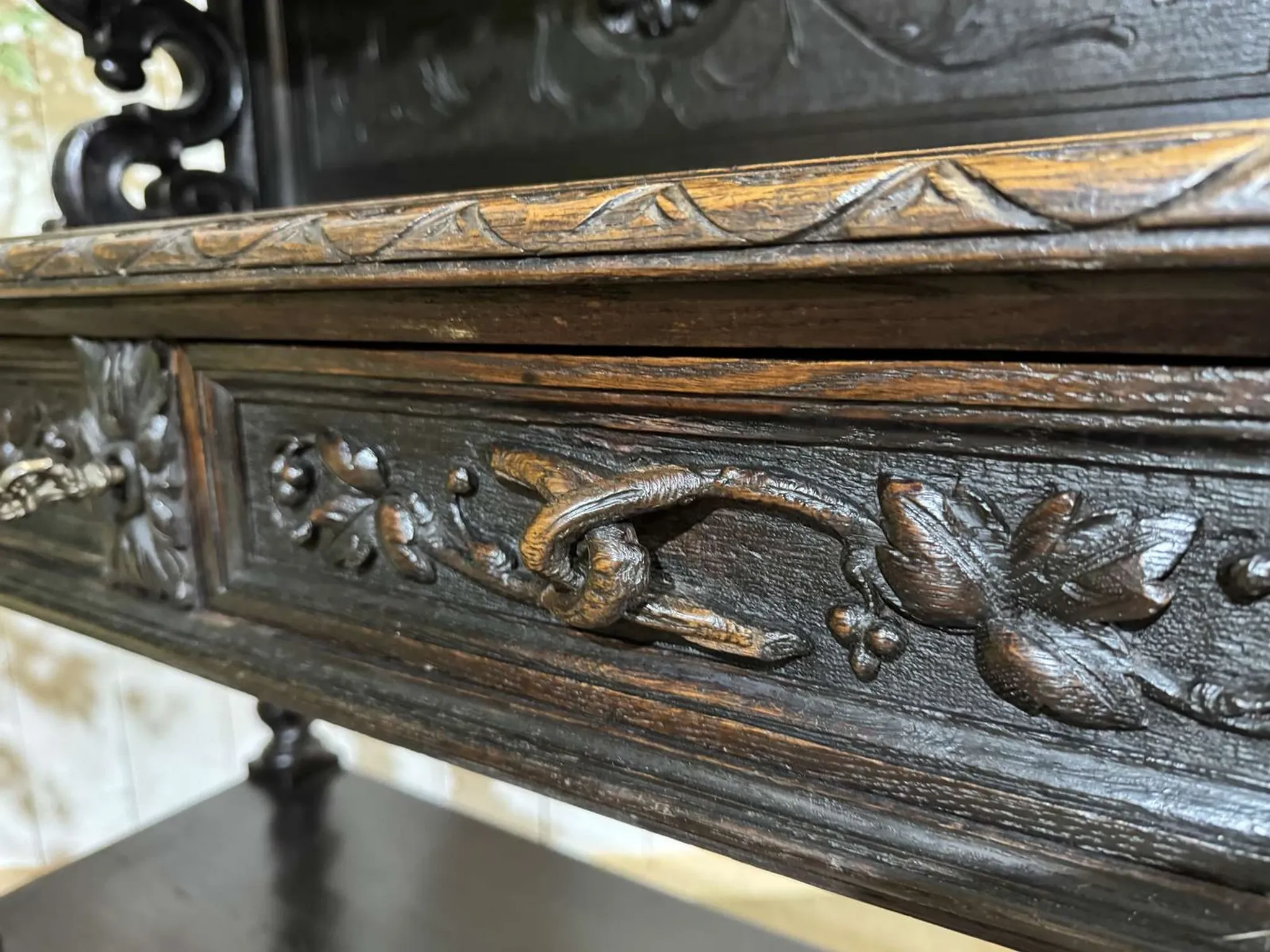 Dessert in oak from the late 19th century in the Henri II style.
