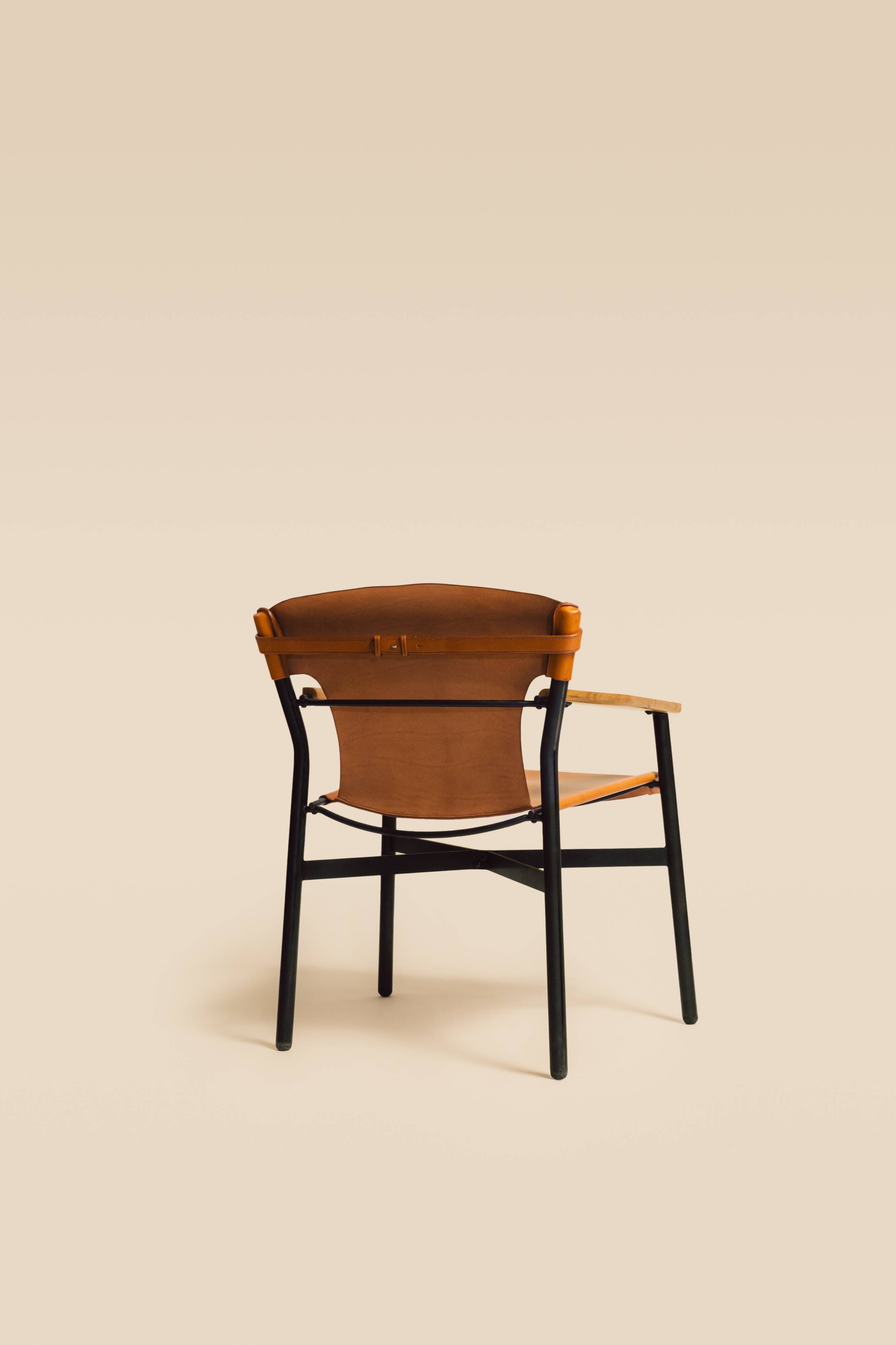 Maërl armchair, Galathée model, natural leather, solid wood armrests of your choice