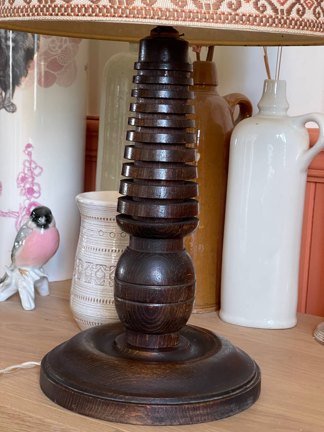 Turned wooden lamp bintahe
