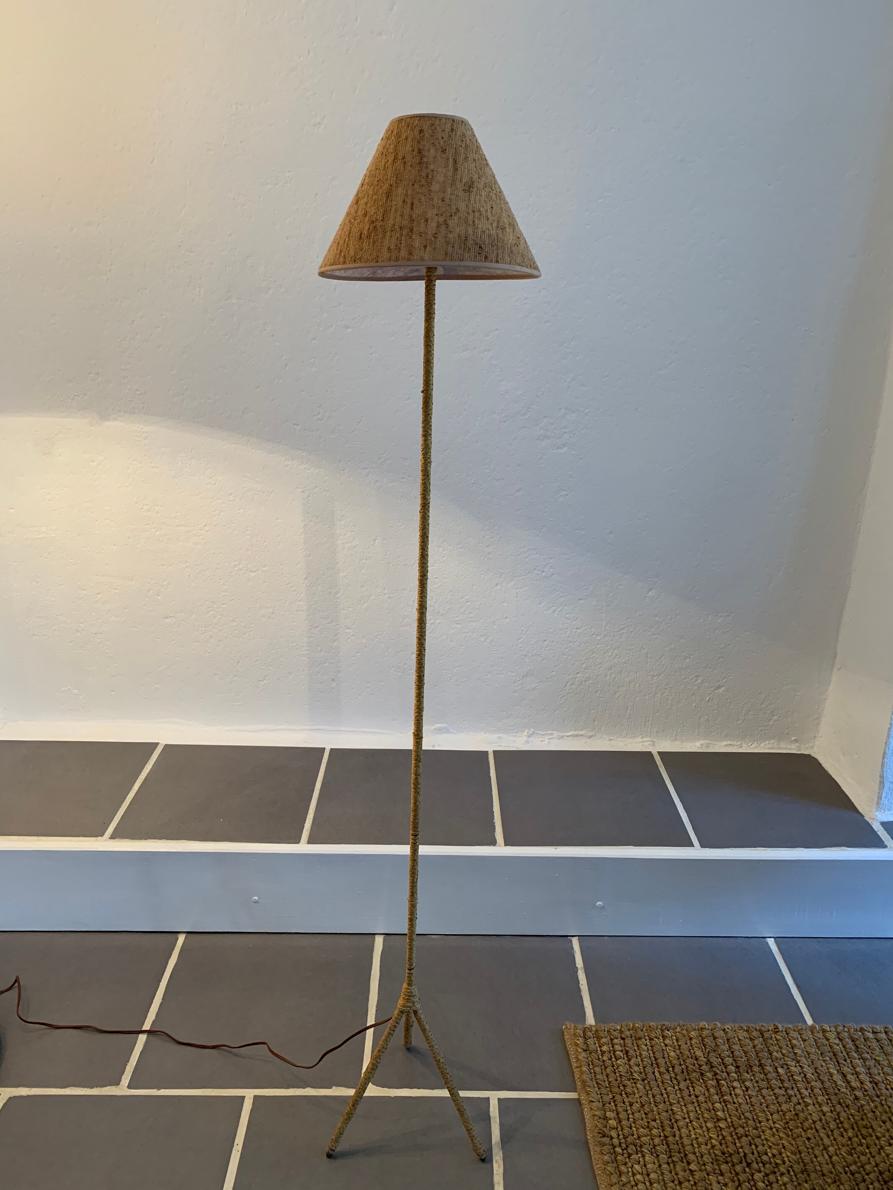 Vintage tripod rope lamppost