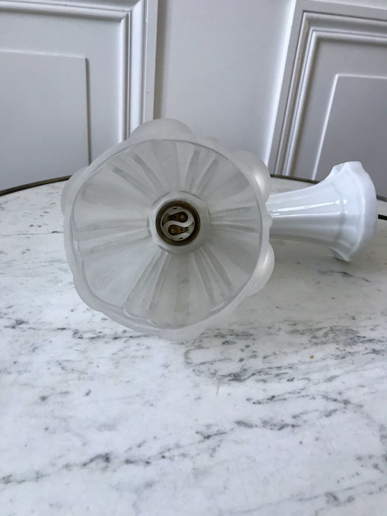 Art Deco wall lamp in molded glass and porcelain 30s