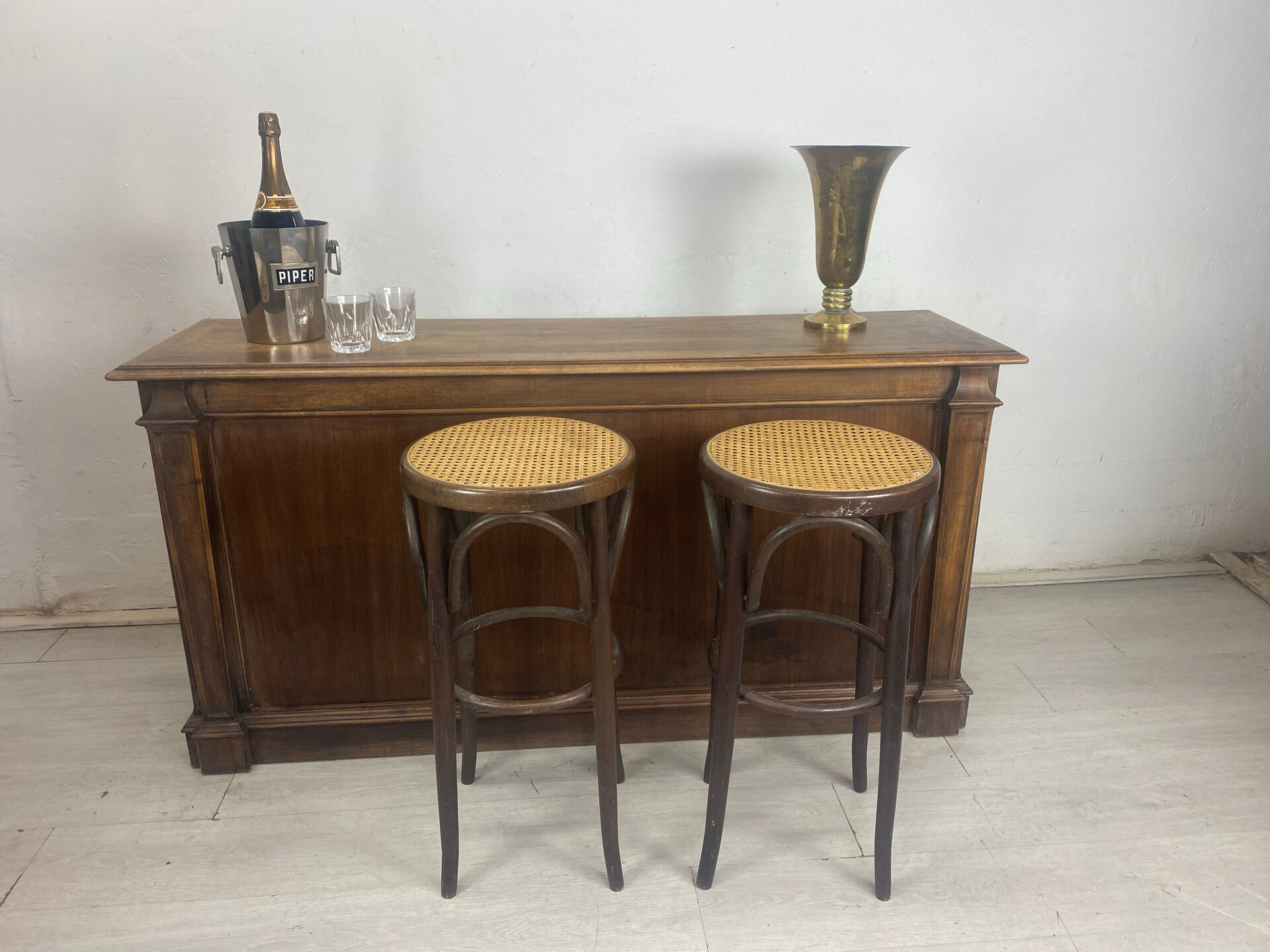 Bar stool