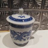 Tea mug with Chinese lid.