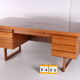 Bureau en bois avec des tiroirs