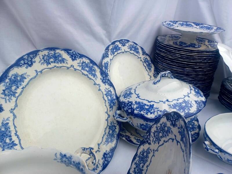 Magnifique ancien service semi porcelaine anglaise Ridgways modèle rose