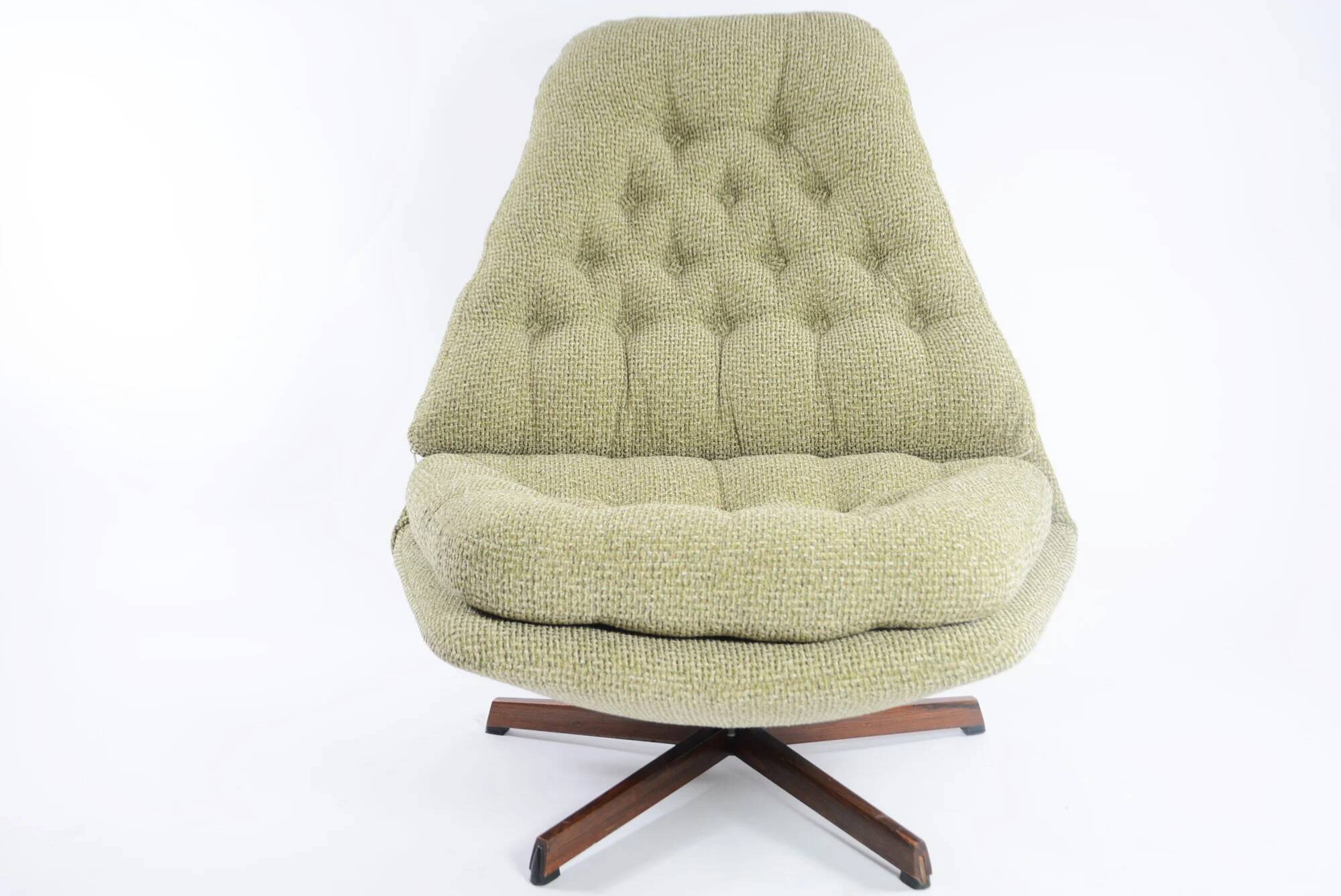 Green swivel Scandinavian armchair