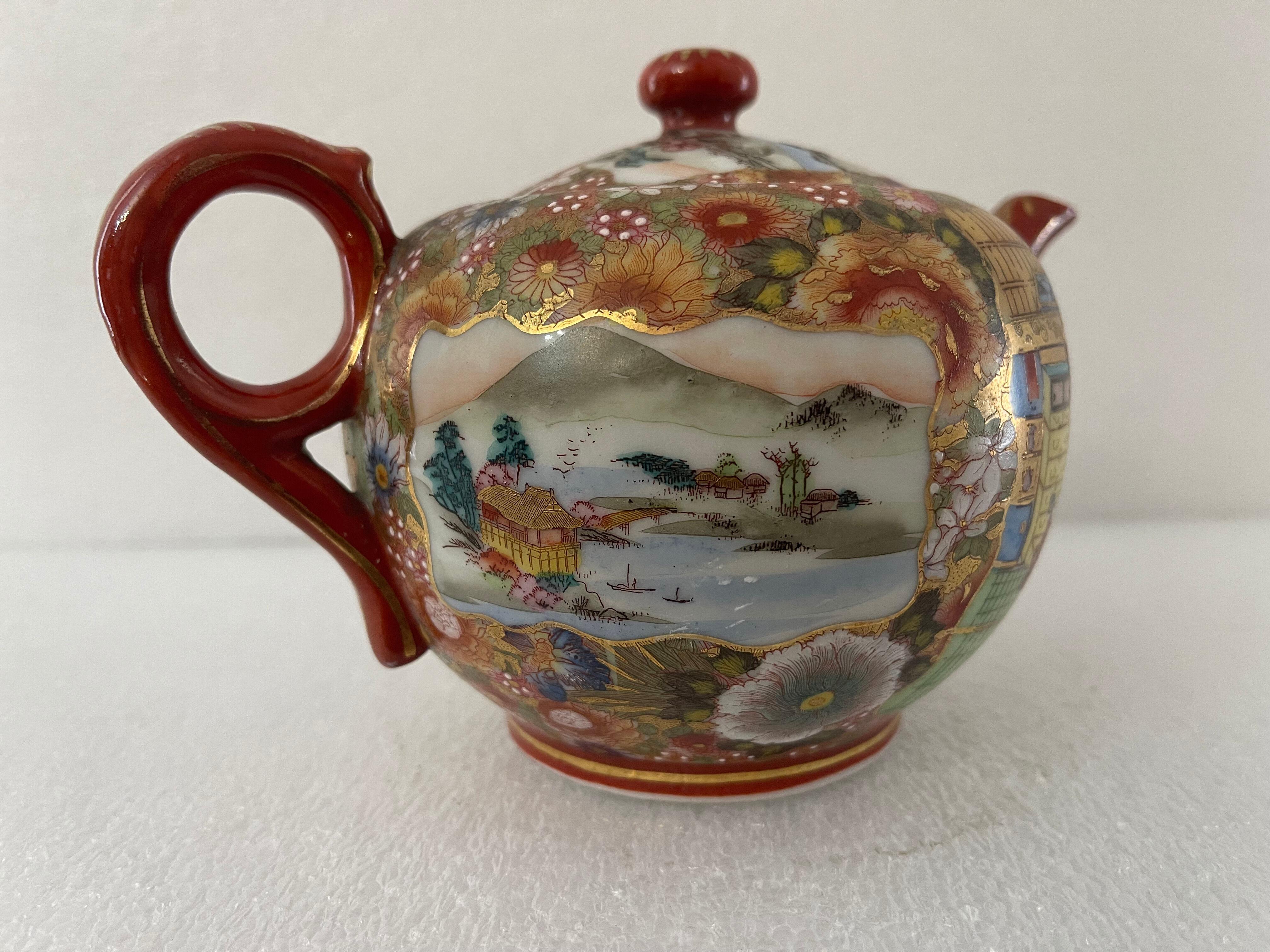 Teapot Satsuma porcelain polychrome décor signed Koshida around 1920