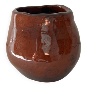 Pot brutaliste signé