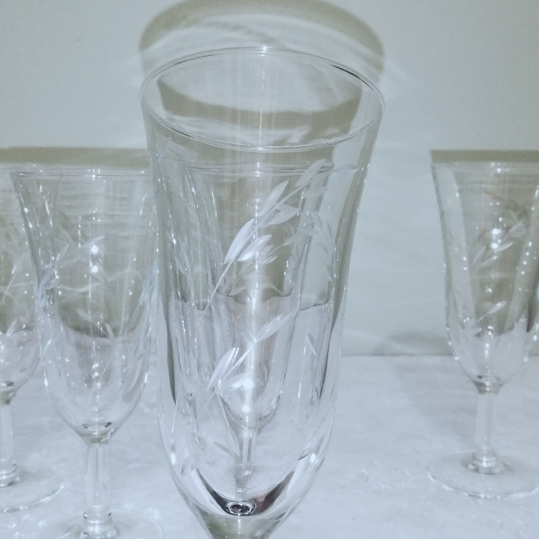 5 champagne flutes decorated with engraved ears