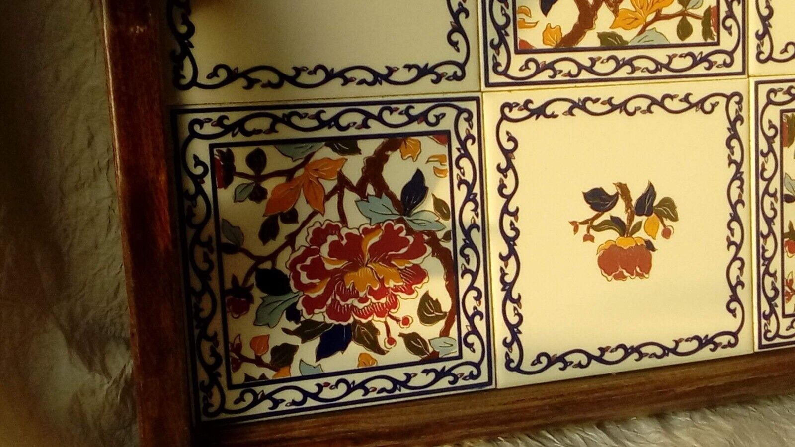 Wooden top and faience of gien decoration peony