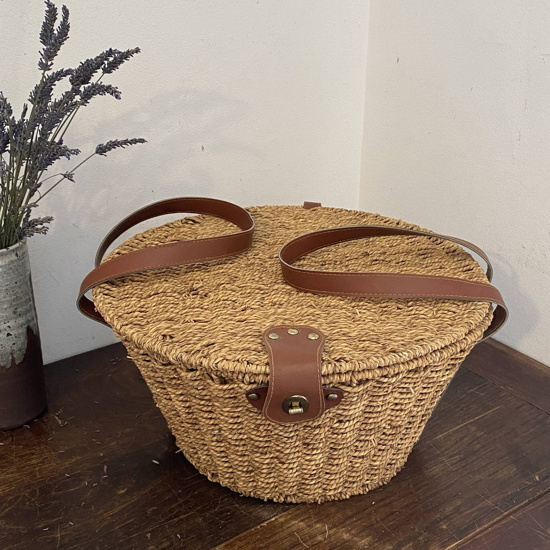 Woven rope basket