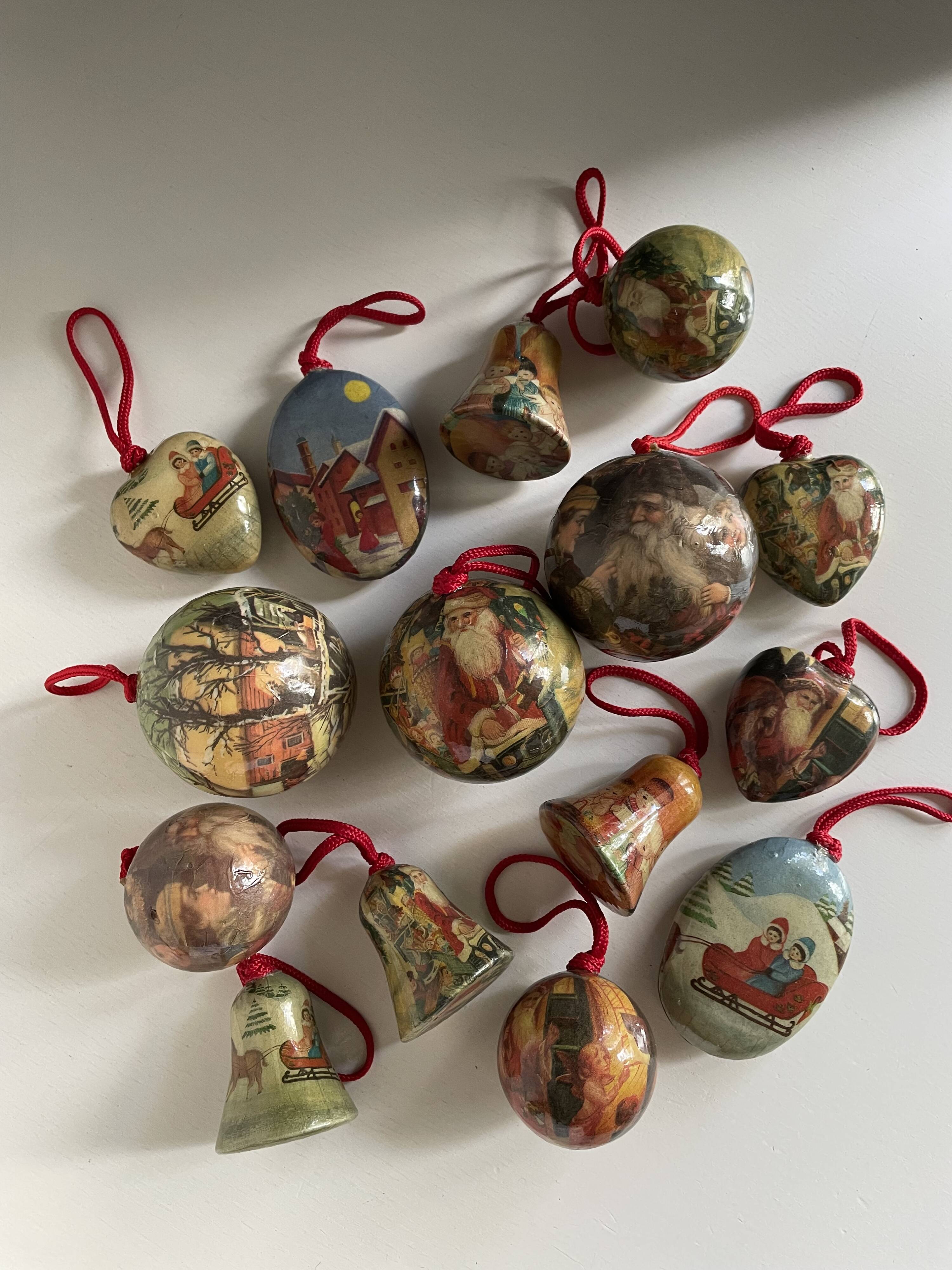 Ensemble de 15 décorations de Noël en papier mâché vintage