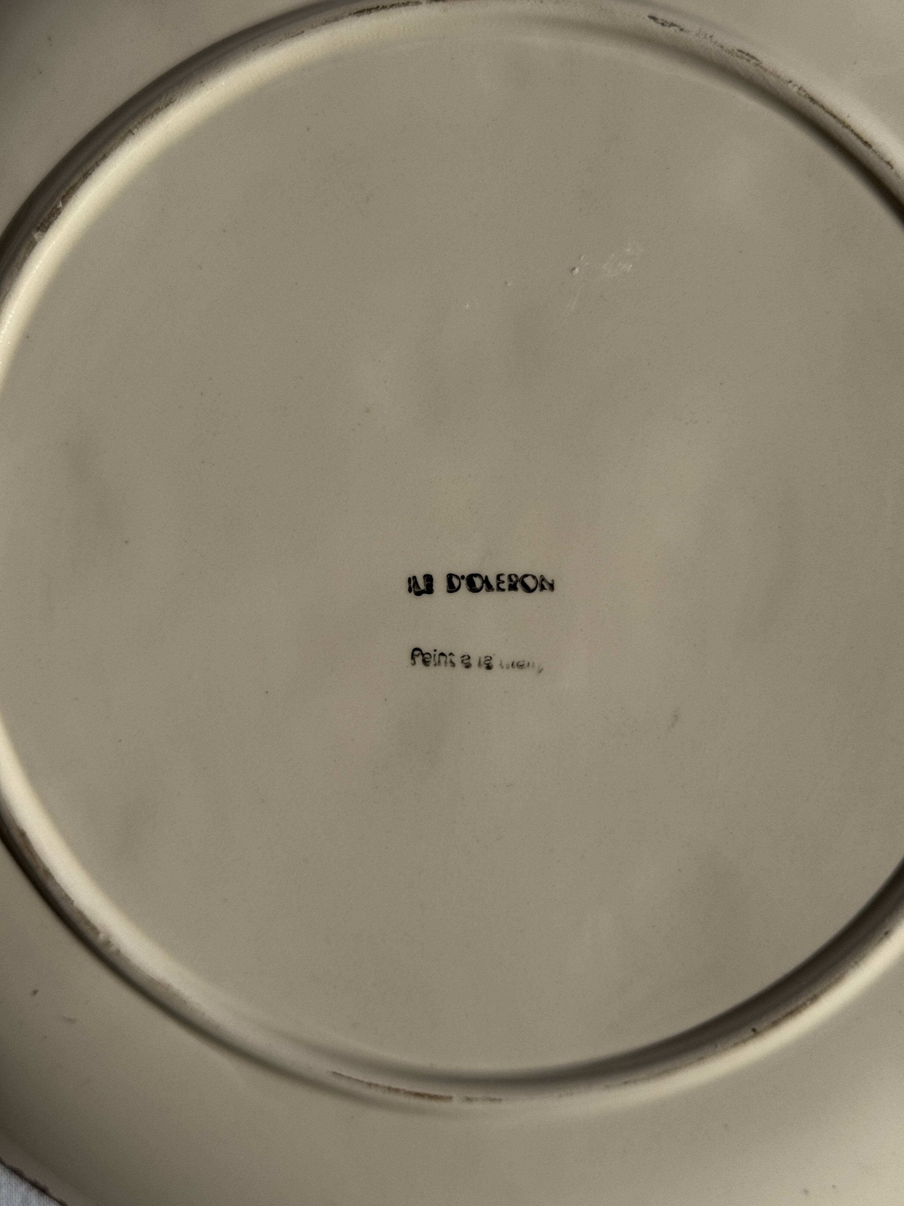 Large circular platter with compartments for shellfish, molluscs, and oysters.