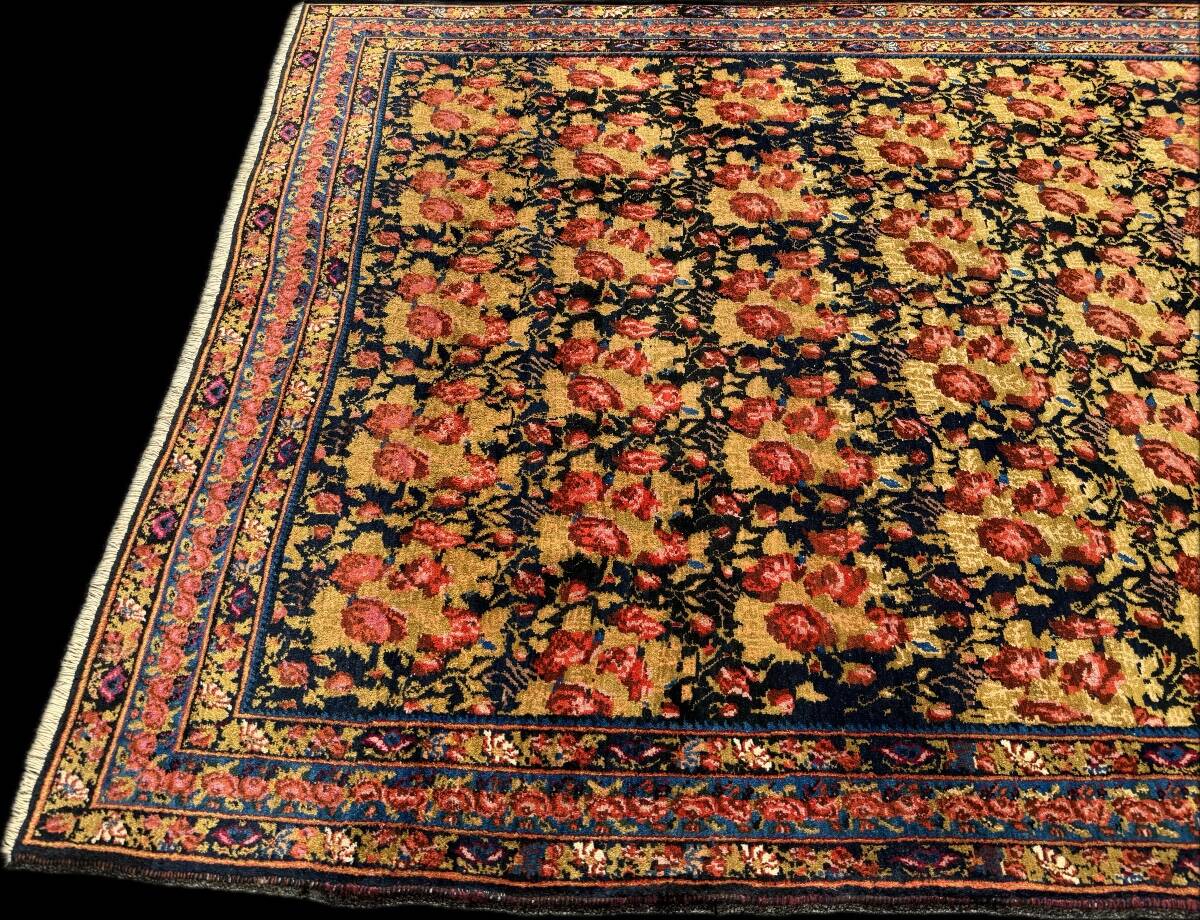 Old Persian Bidjar Gol-Farang carpet. 207x156 cm