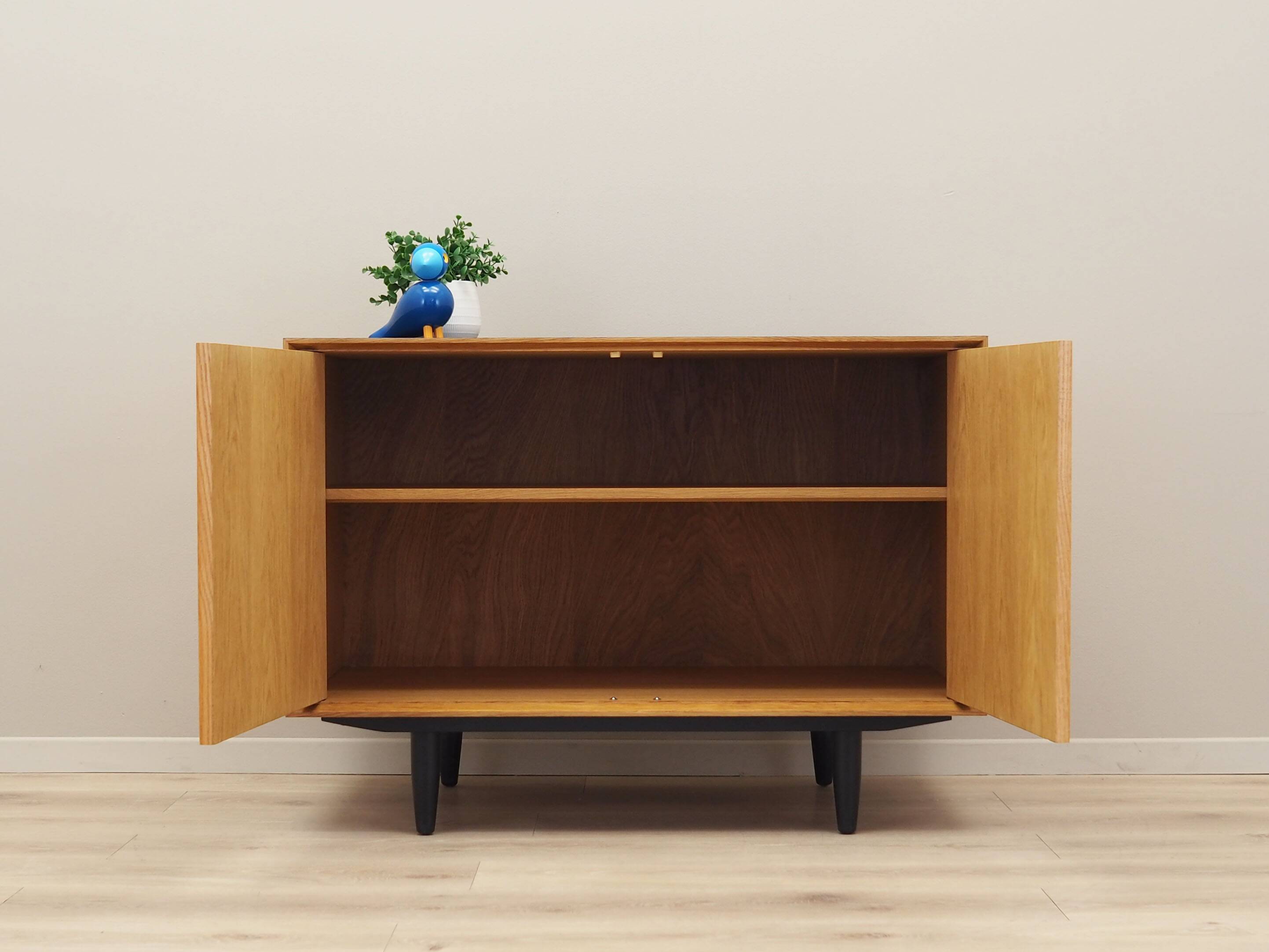 Buffet en frêne, design suédois, années 1970, production : Suède