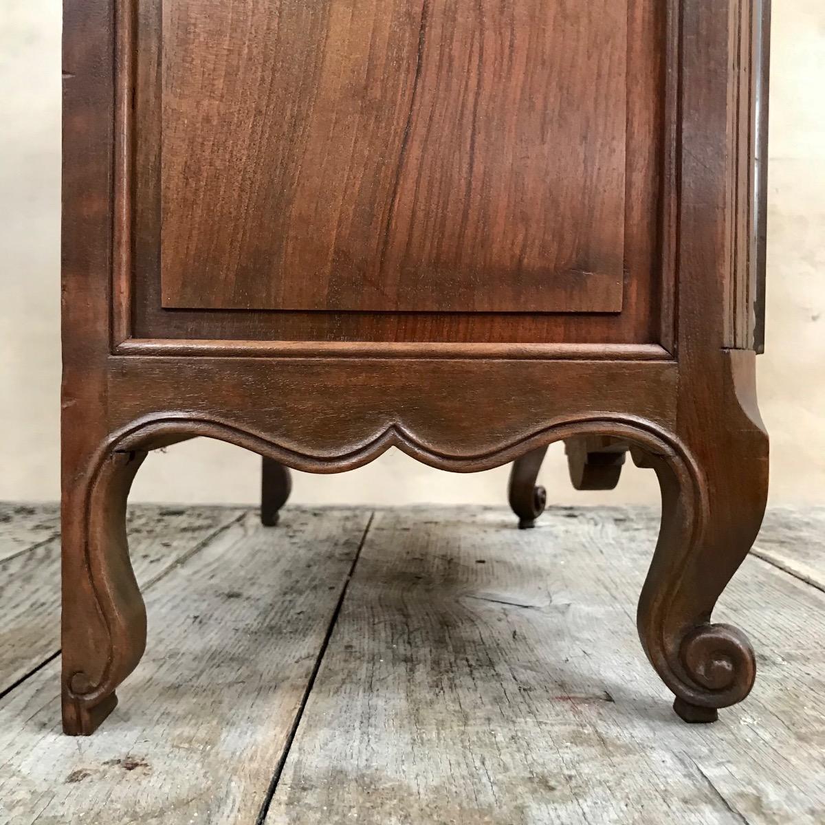 Small-scale model of a French cabinet