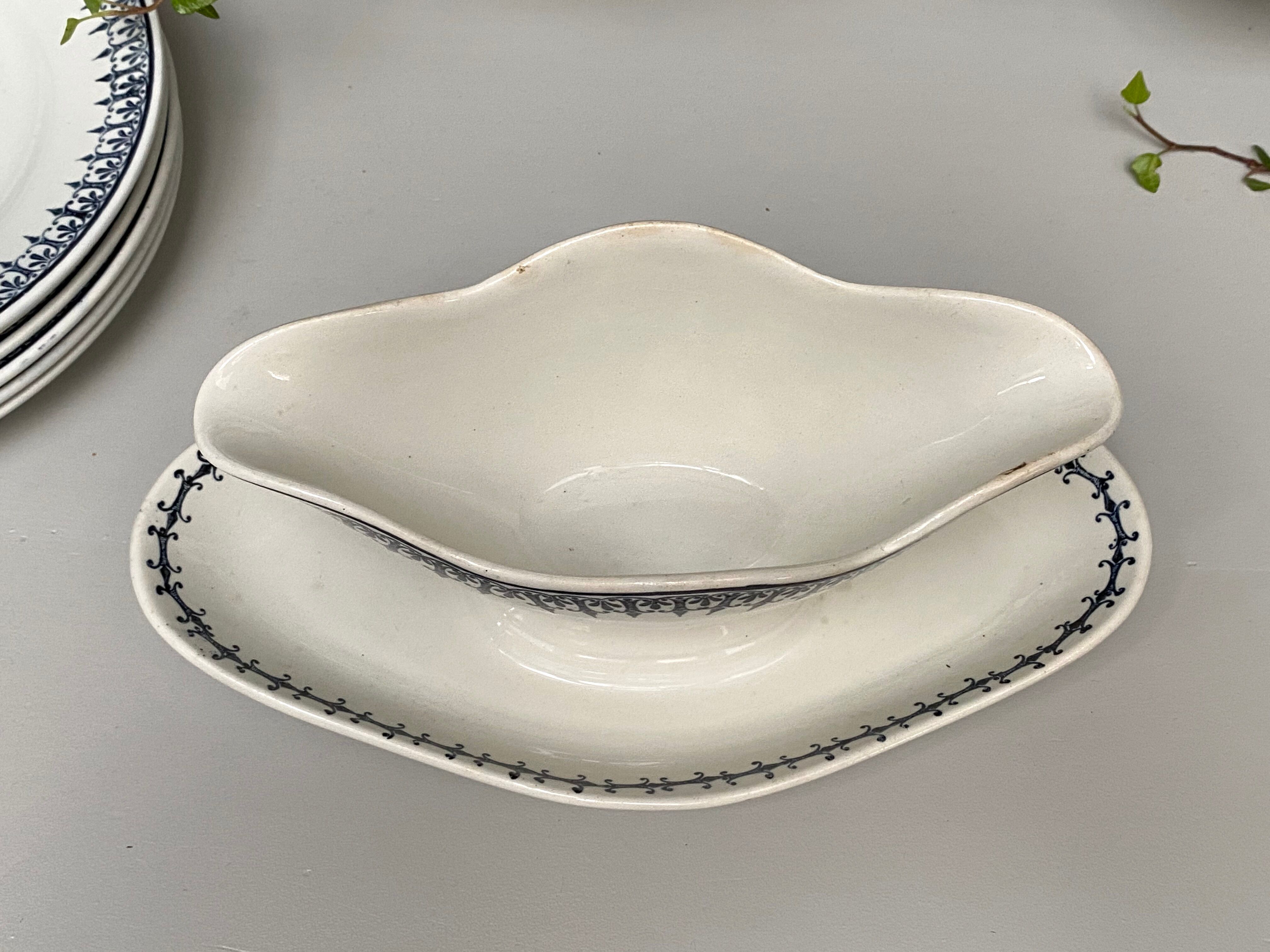 Saucière faience of St Amand