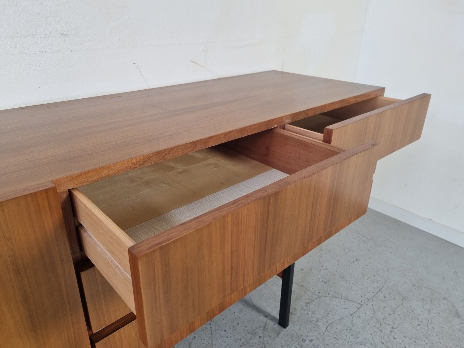 Scandinavian rowning Musterring walnut 60s