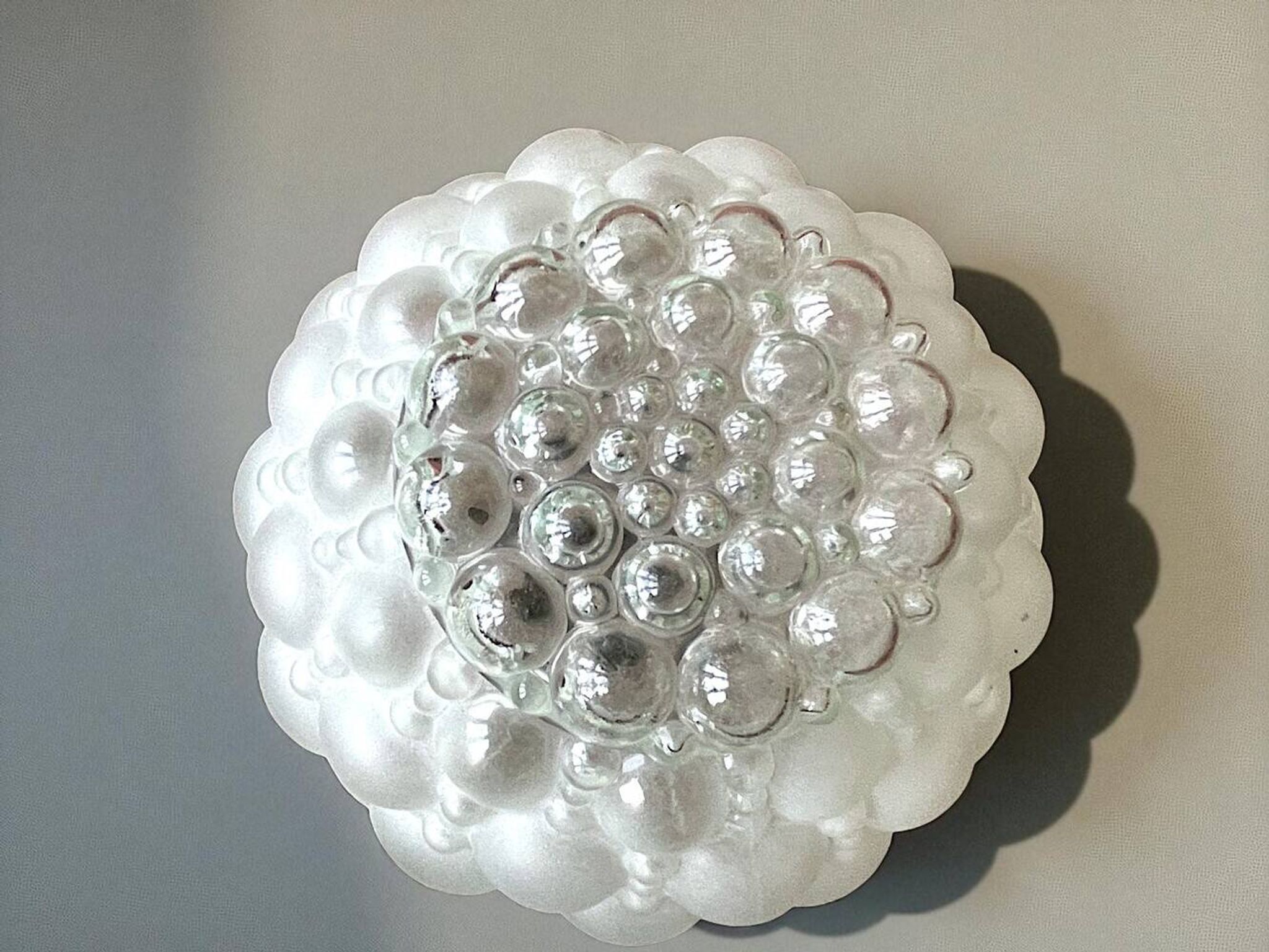 Grande lampe de table en bois avec verre dépoli