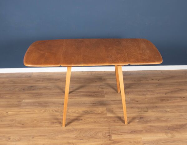 Table de salle à manger rétro blonde Ercol modèle 383 et quatre chaises de cuisine Windsor modèle 370