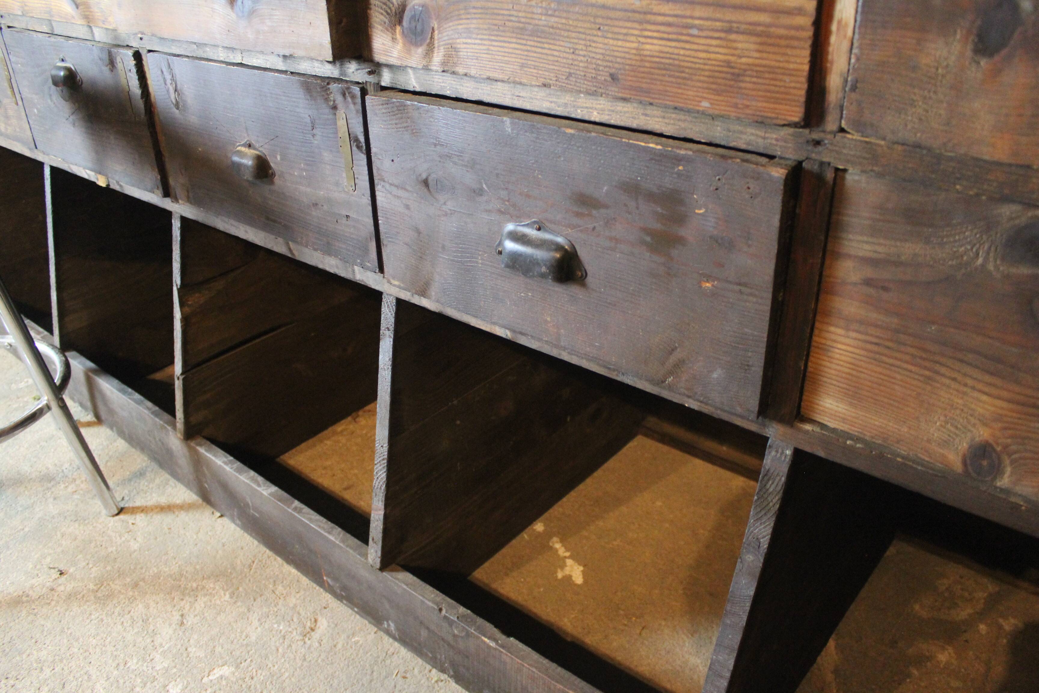 Double-sided cutlery cabinet
