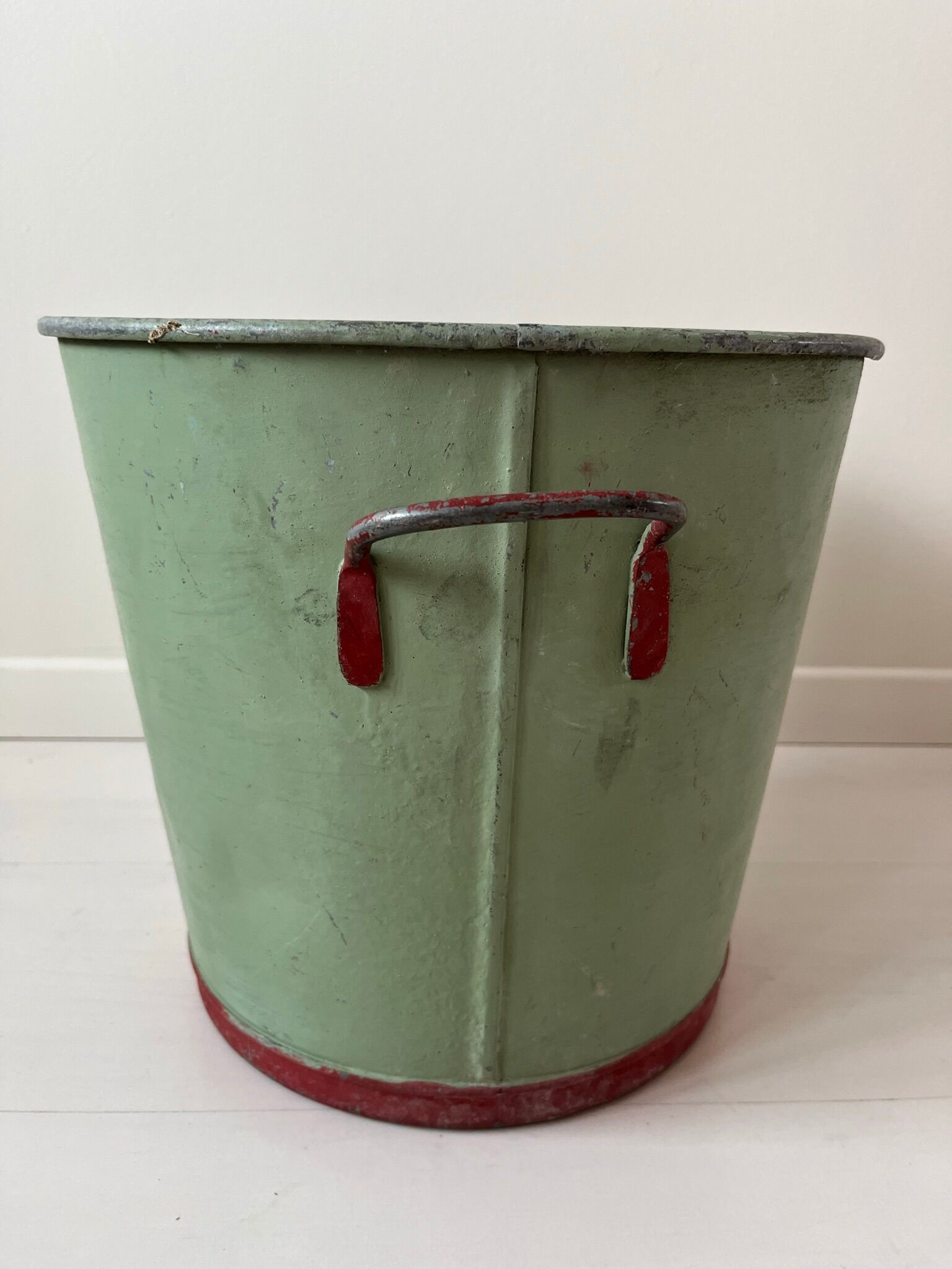 Lessiveuse en zinc verte