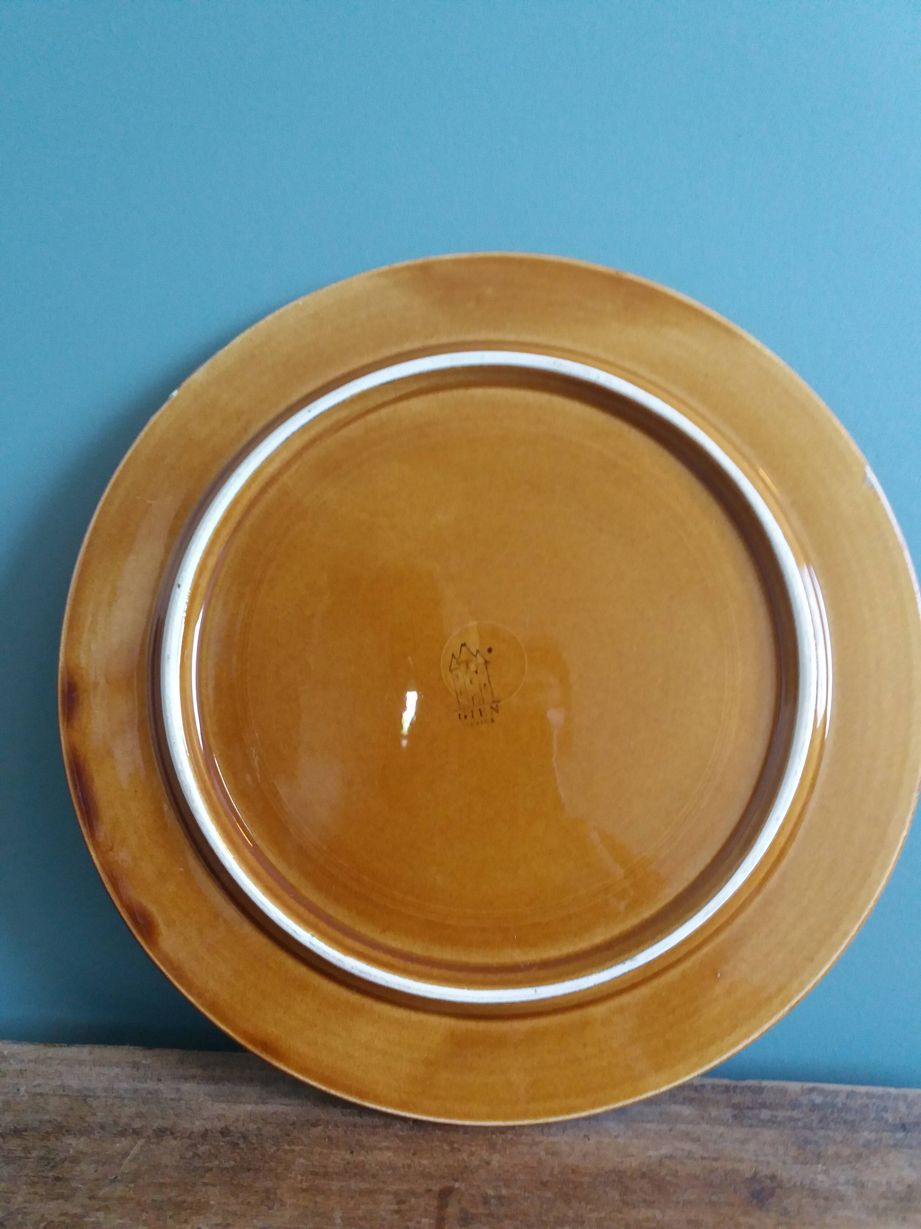 Gien cheese board with wicker straw decor