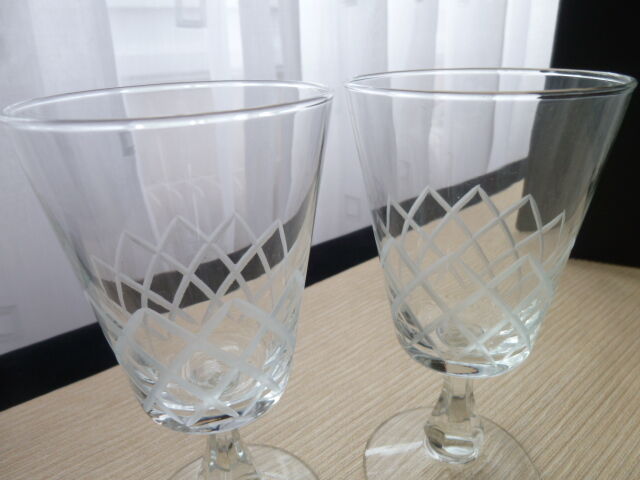 Set de 5 verres à vin en verre décor gravé croisillons