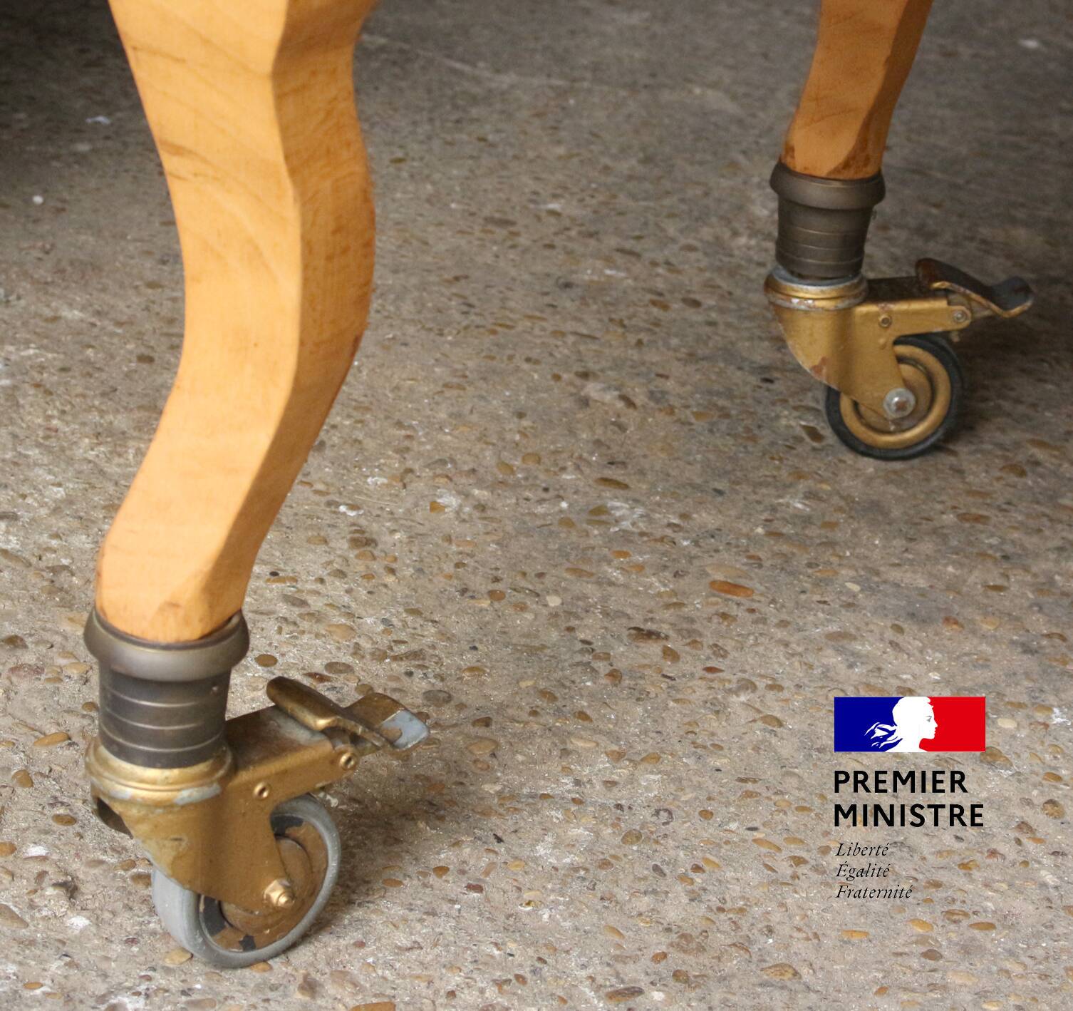 Large serving trolley in blond wood from... matignon! (2/2)