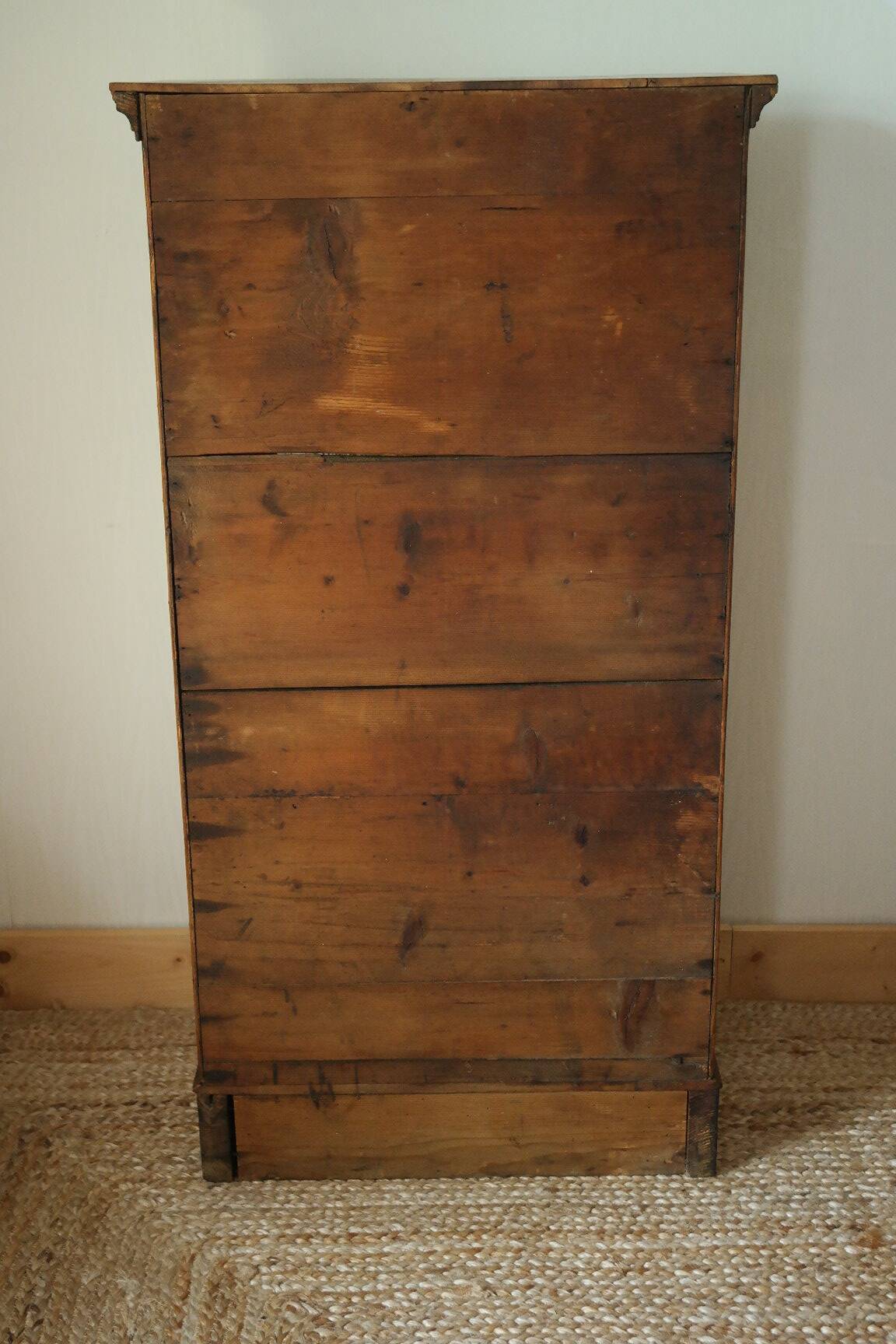 Low country window from the early 20th century