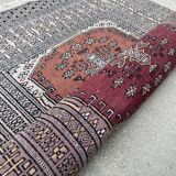 Vintage hand knotted rug with geometric patterns on a grey/beige/terracotta background 170 x 96 cm