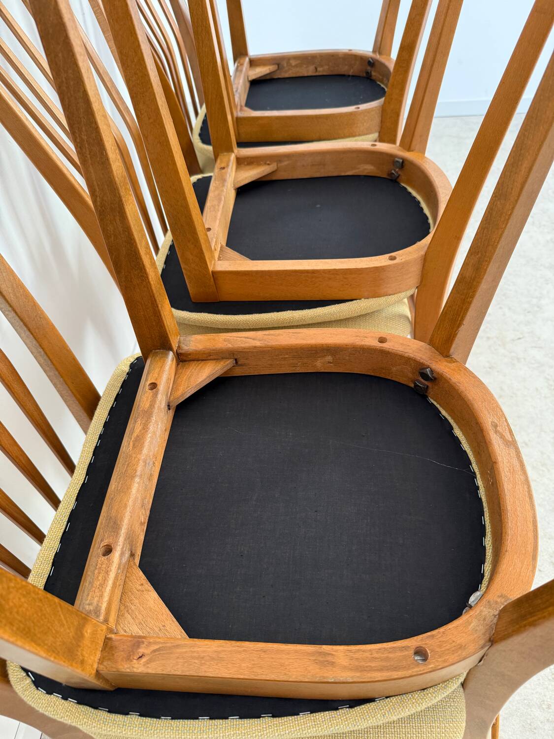 Lot of 6 old solid beech chairs, vintage design from the 60s, new fabric