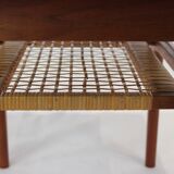 Table d'appoint en teck avec étagère en papier au design danois des années 1960