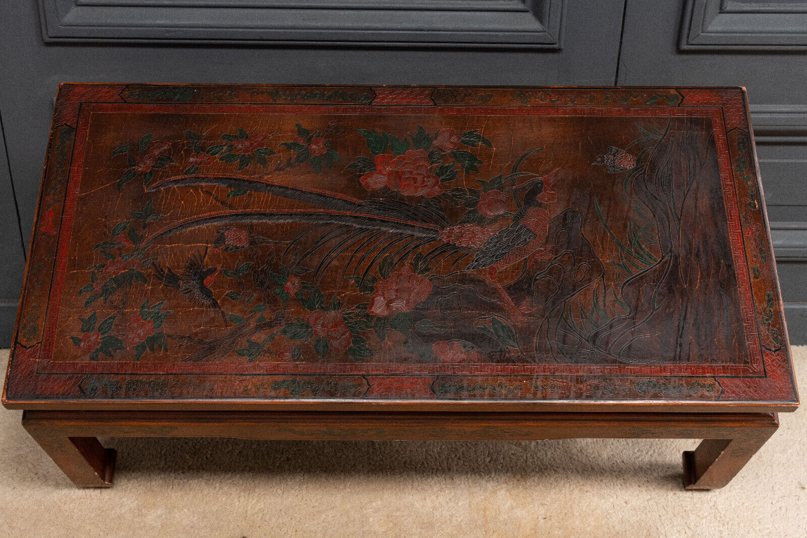 Chinese coffee table lacquer red background naturalistic décor twentieth