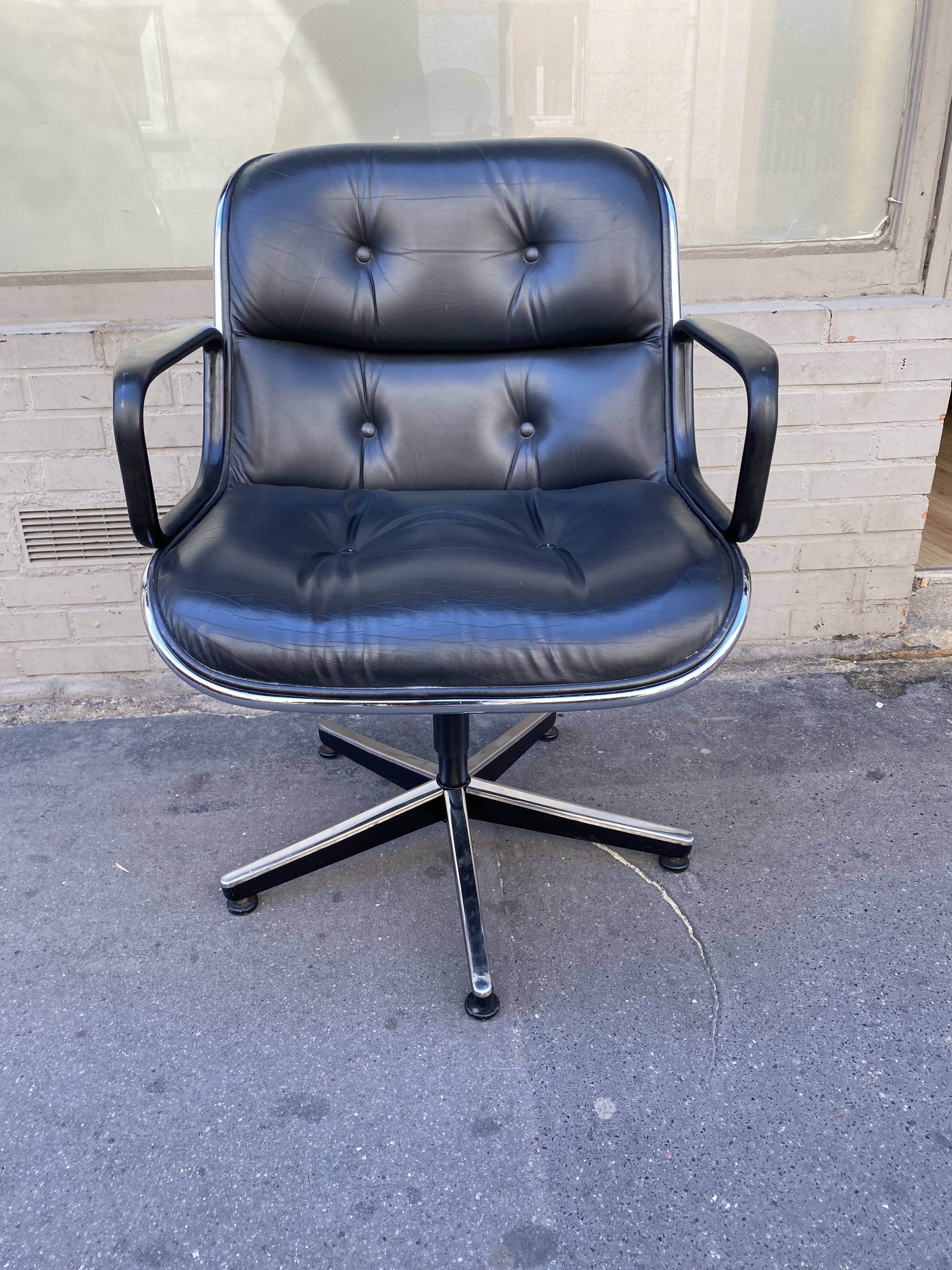 Pollock Knoll chair adjustable in height and swivel