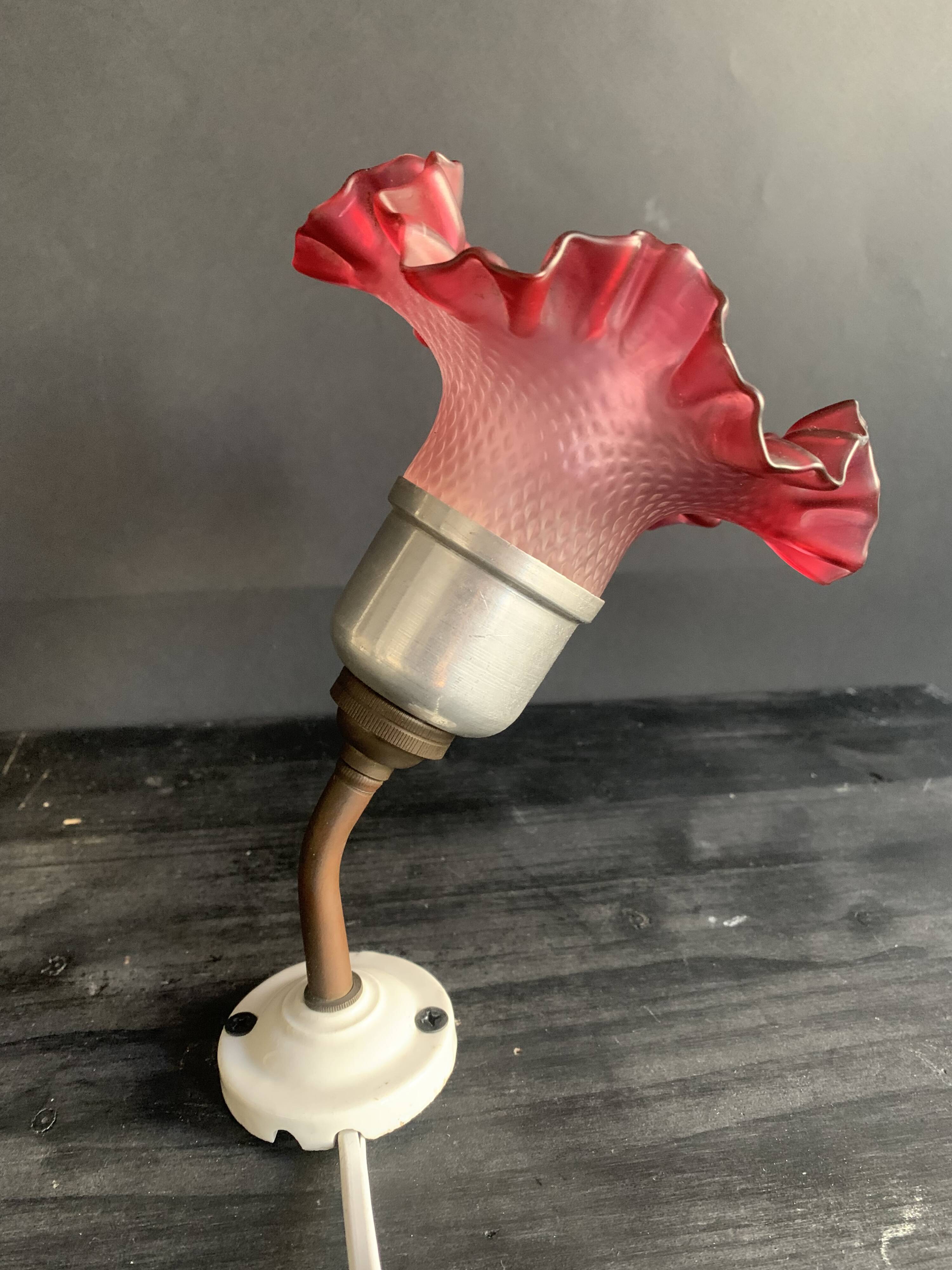 Antique wall light, tulip in pink glass and silver metal, 1920