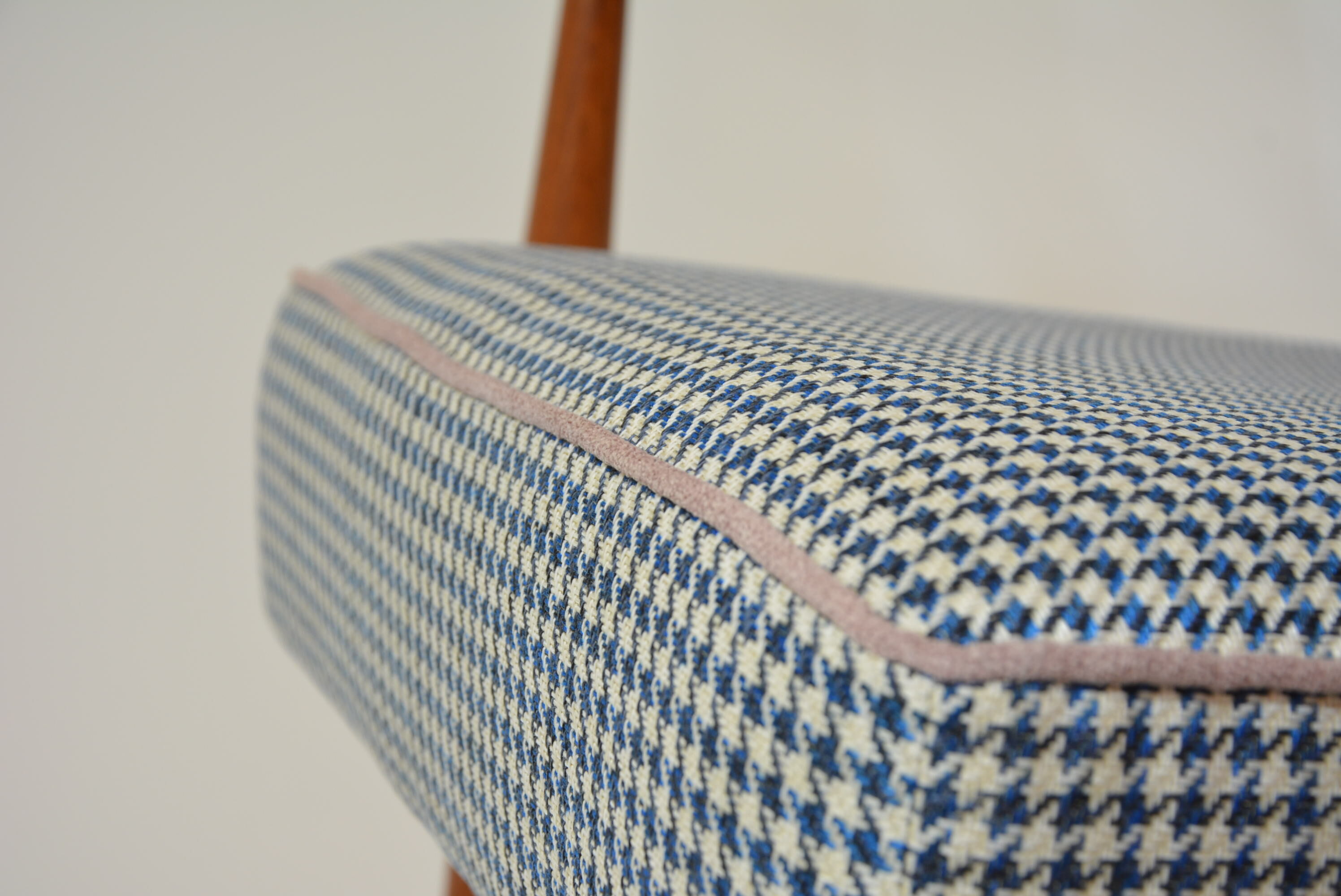 Fauteuil Fox pieds de poule bleu