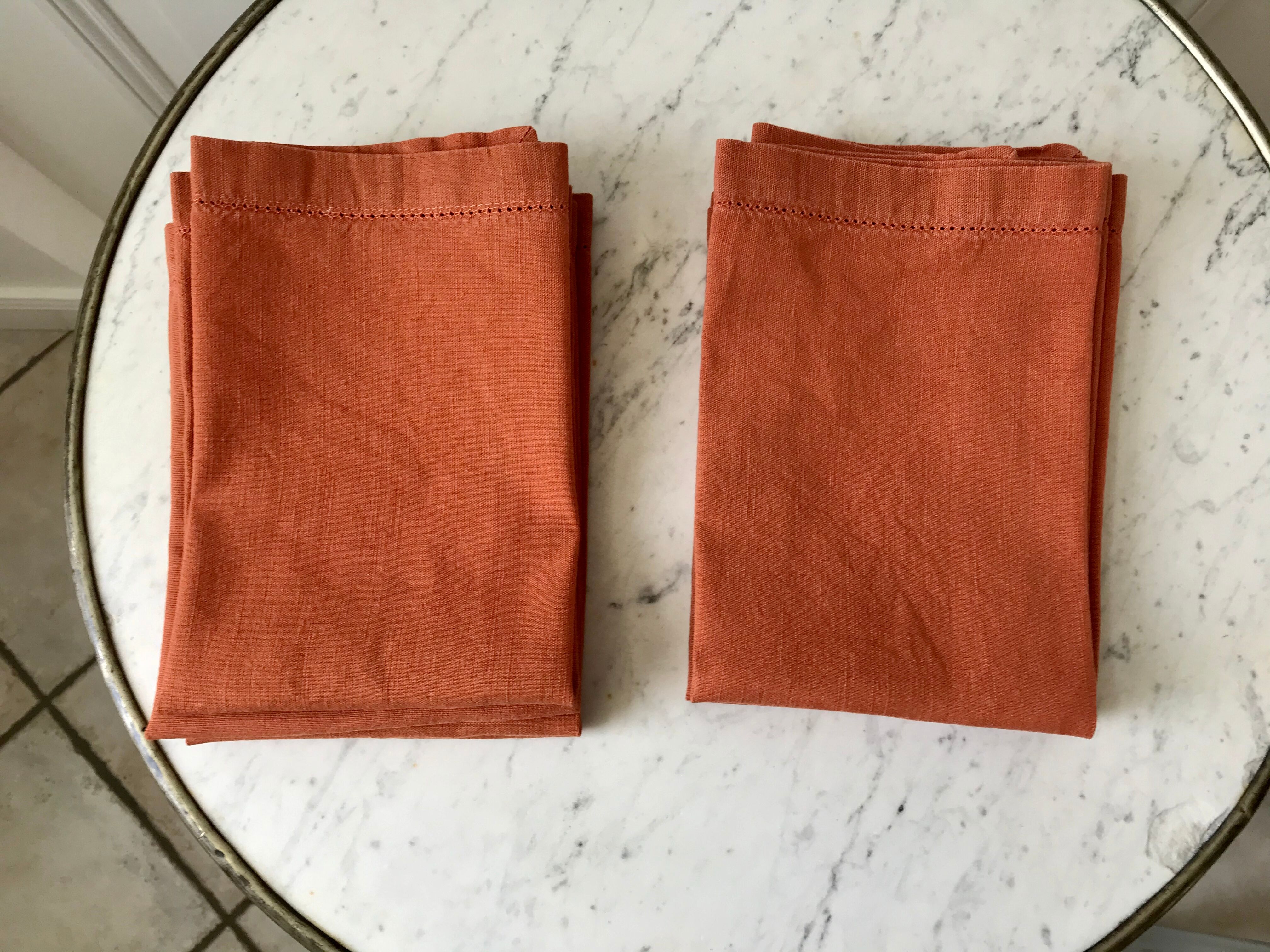 Lot de 8 serviettes de table en lin ajourées couleur terracotta