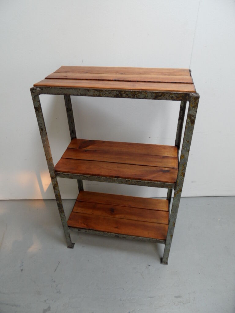 Table d’appoint métallique industrielle