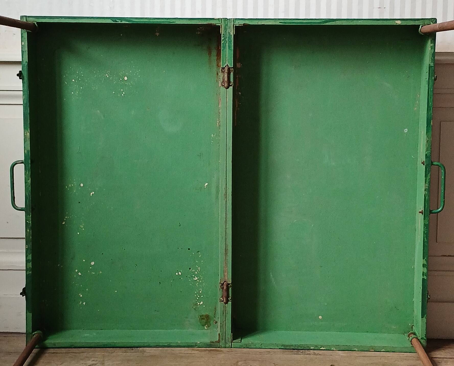 Green folding wooden table/suitcase